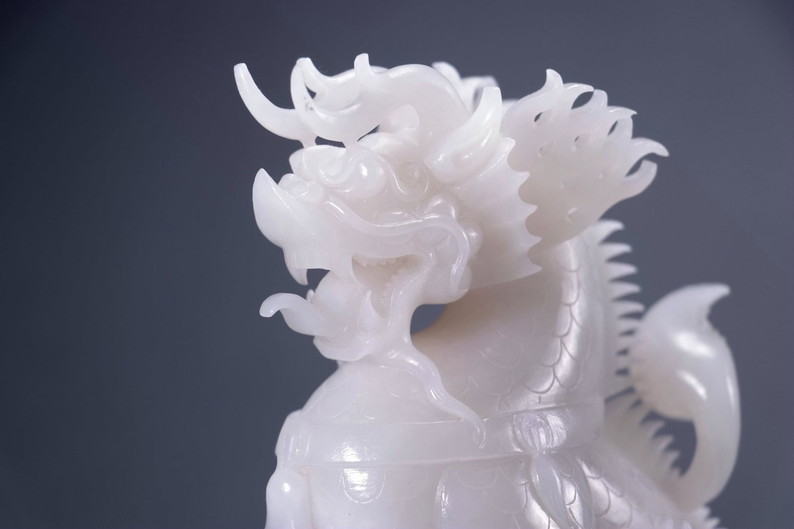 A JADE 'BEAST' CARVING - 5
