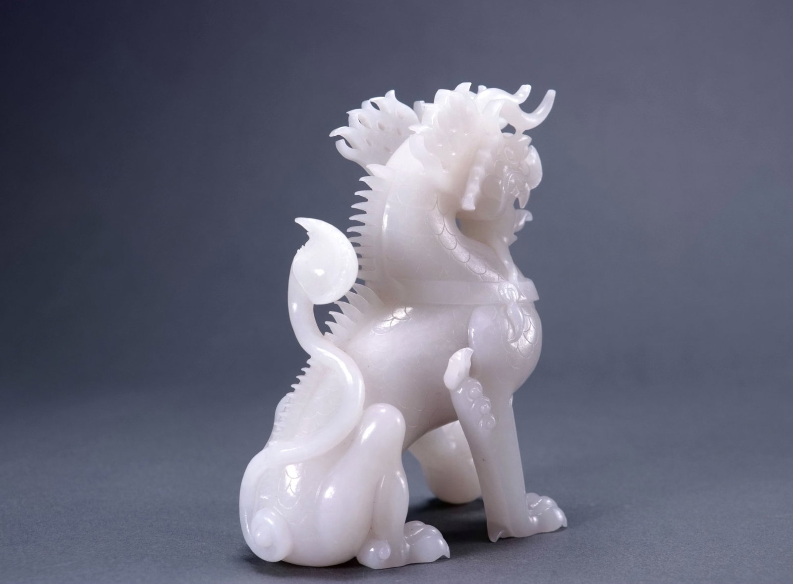 A JADE 'BEAST' CARVING - 7