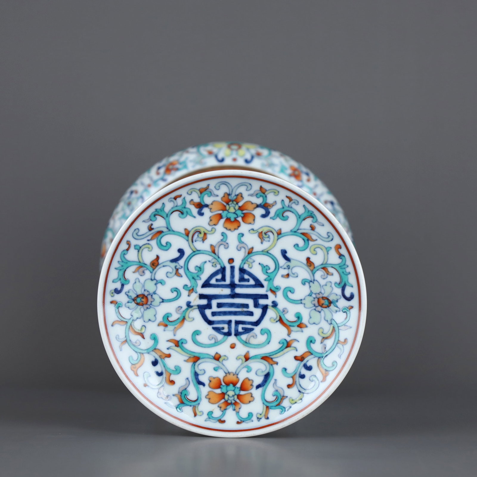 A DOUCAI 'INTERLOCKING LOTUS' STEM OFFERING DISH - 2
