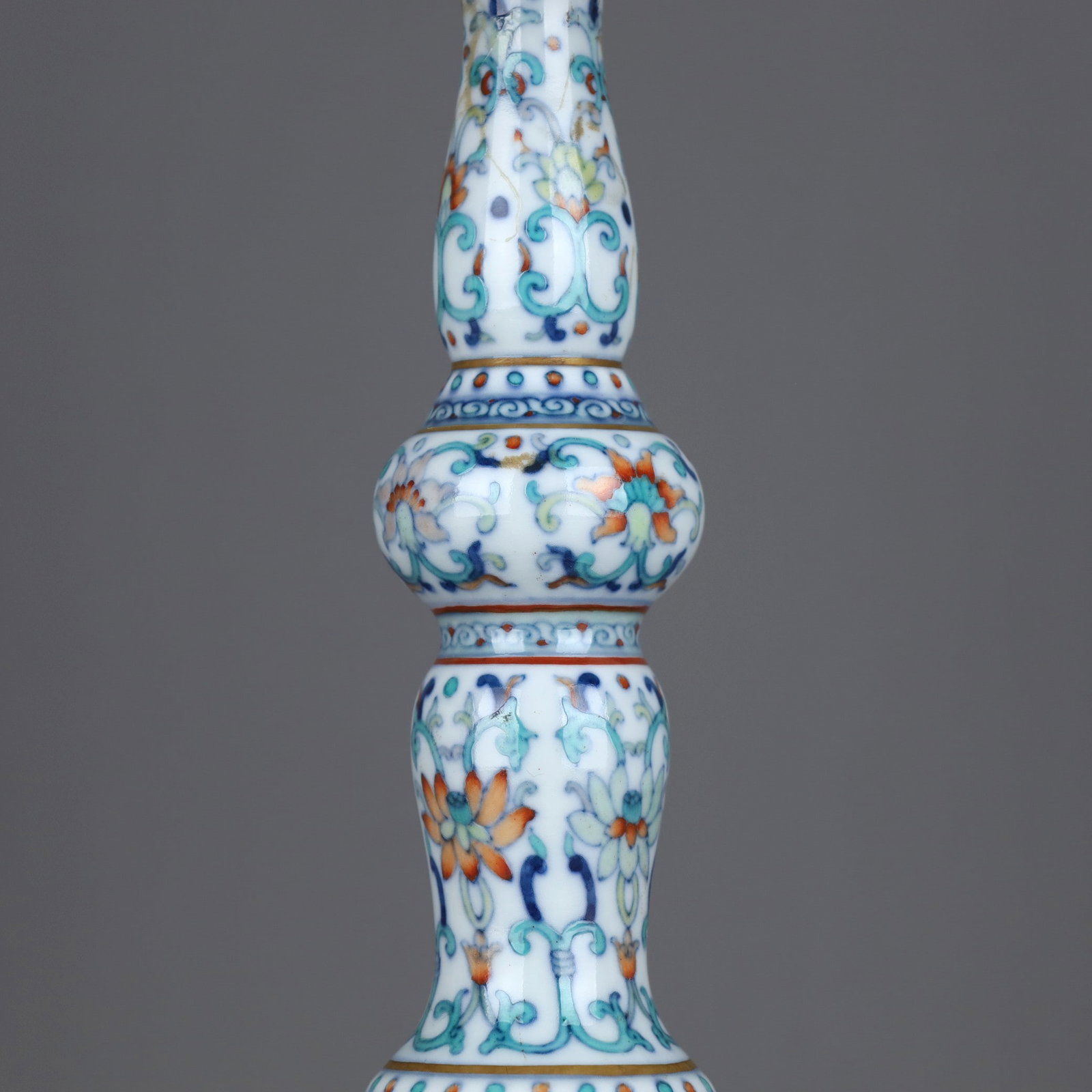 A DOUCAI 'INTERLOCKING LOTUS' STEM OFFERING DISH - 5