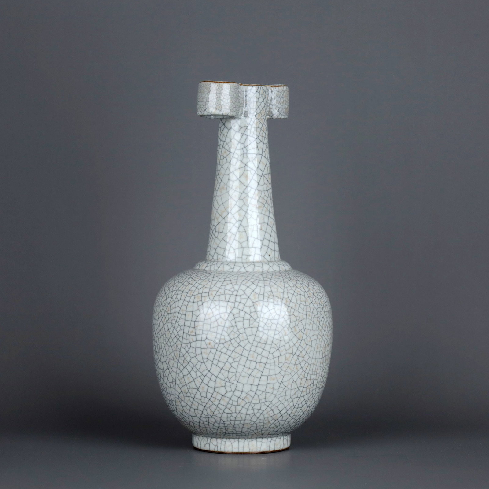 A GE-TYPE VASE WITH HANDLES - 2