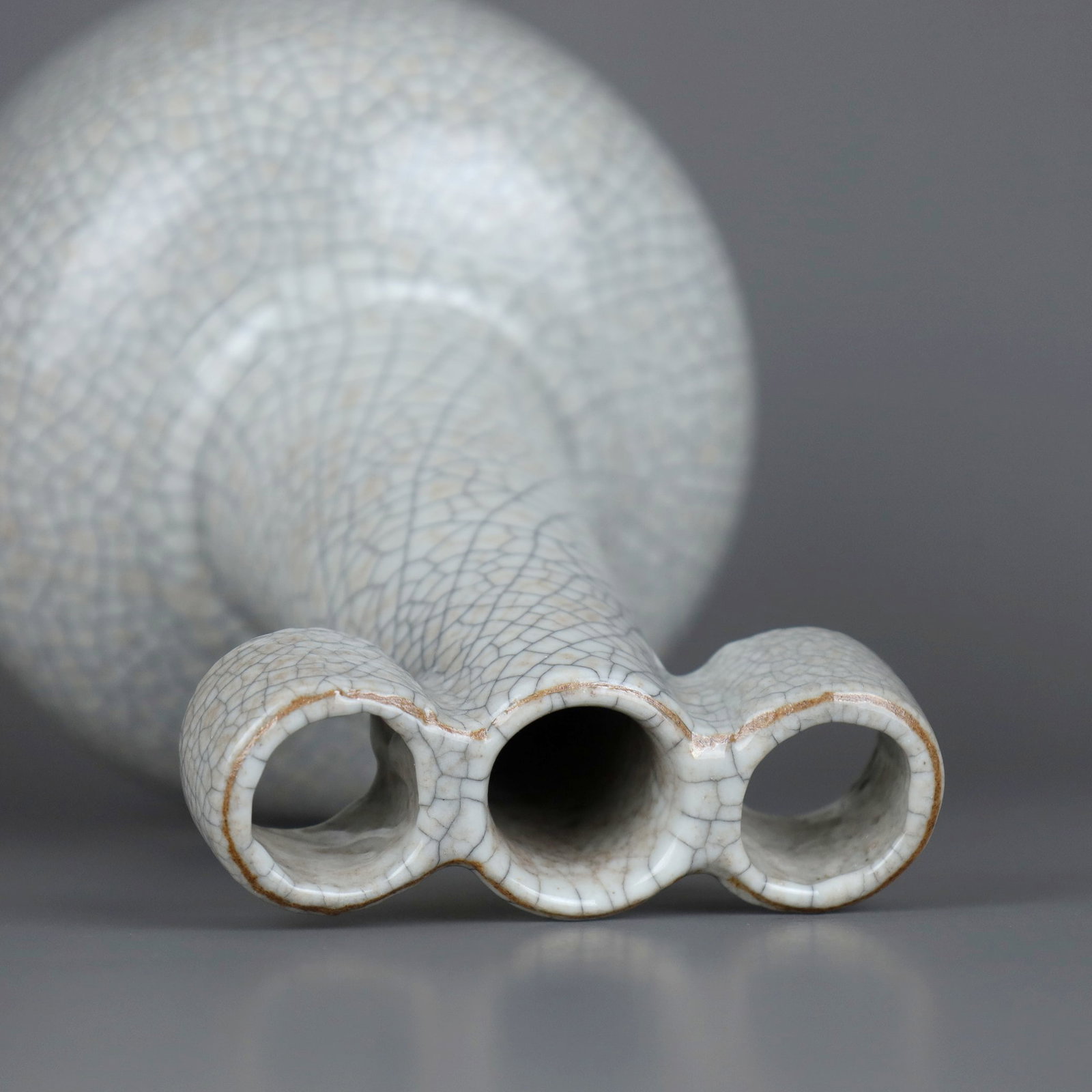 A GE-TYPE VASE WITH HANDLES - 3