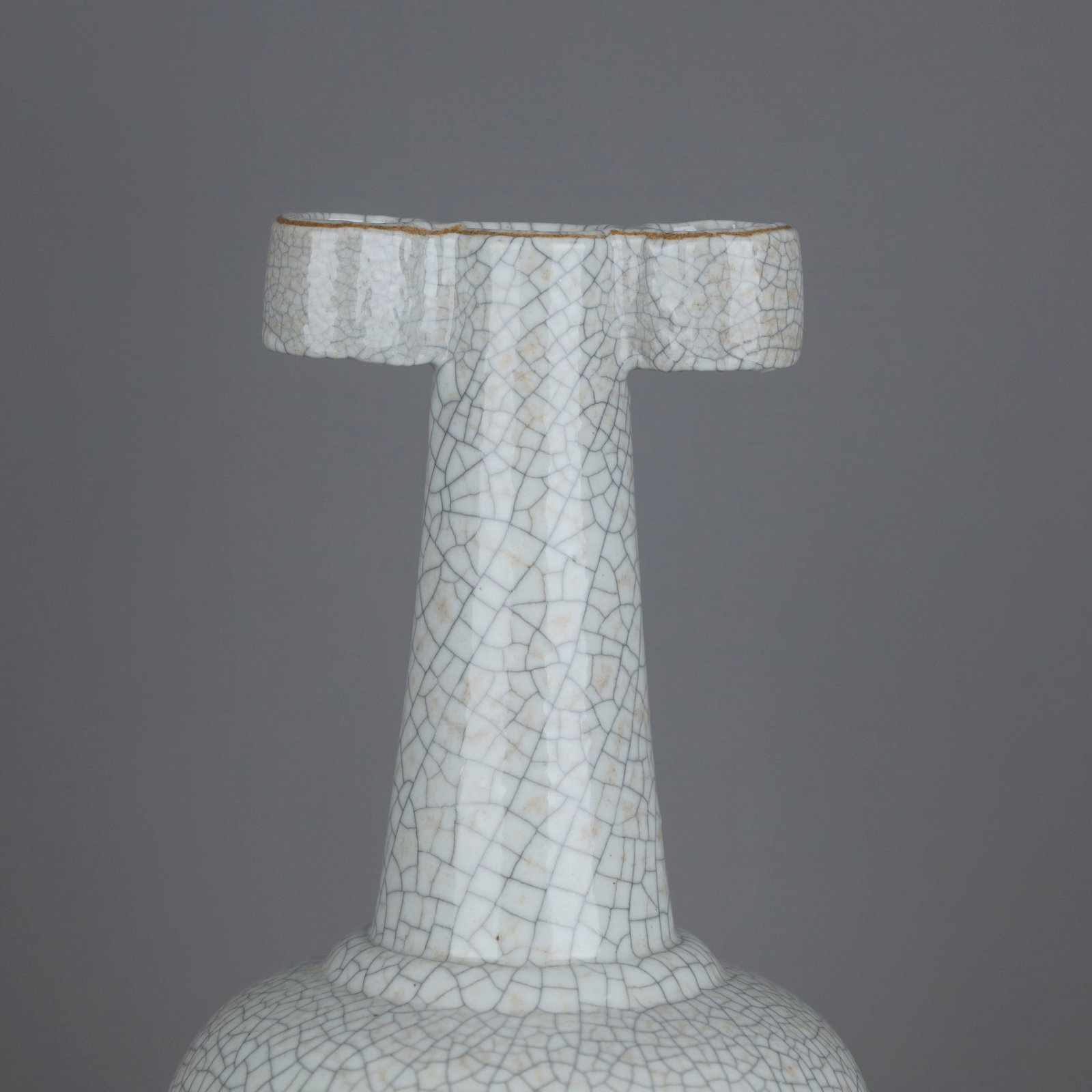 A GE-TYPE VASE WITH HANDLES - 4