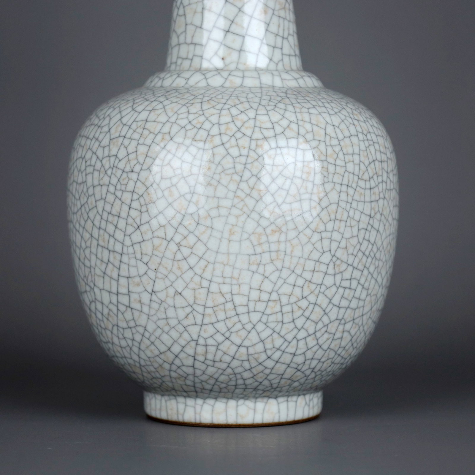 A GE-TYPE VASE WITH HANDLES - 5