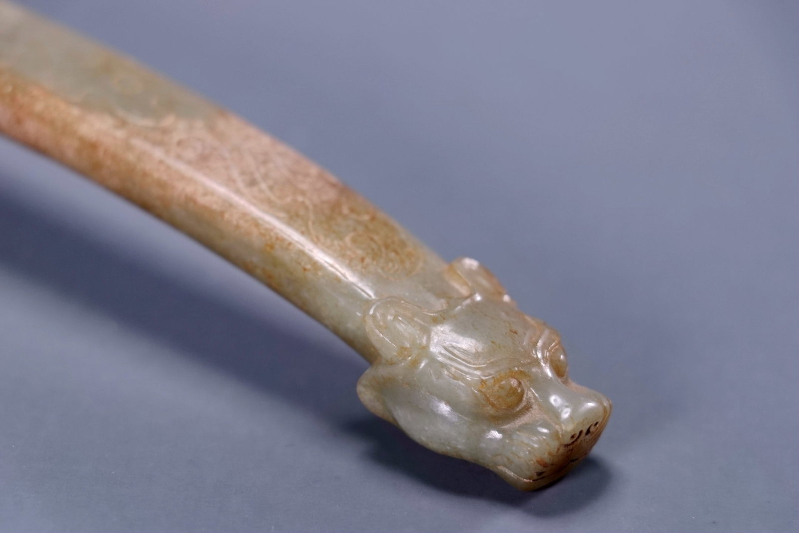 A JADE 'BEAST AND DRAGON' SPOON - 3