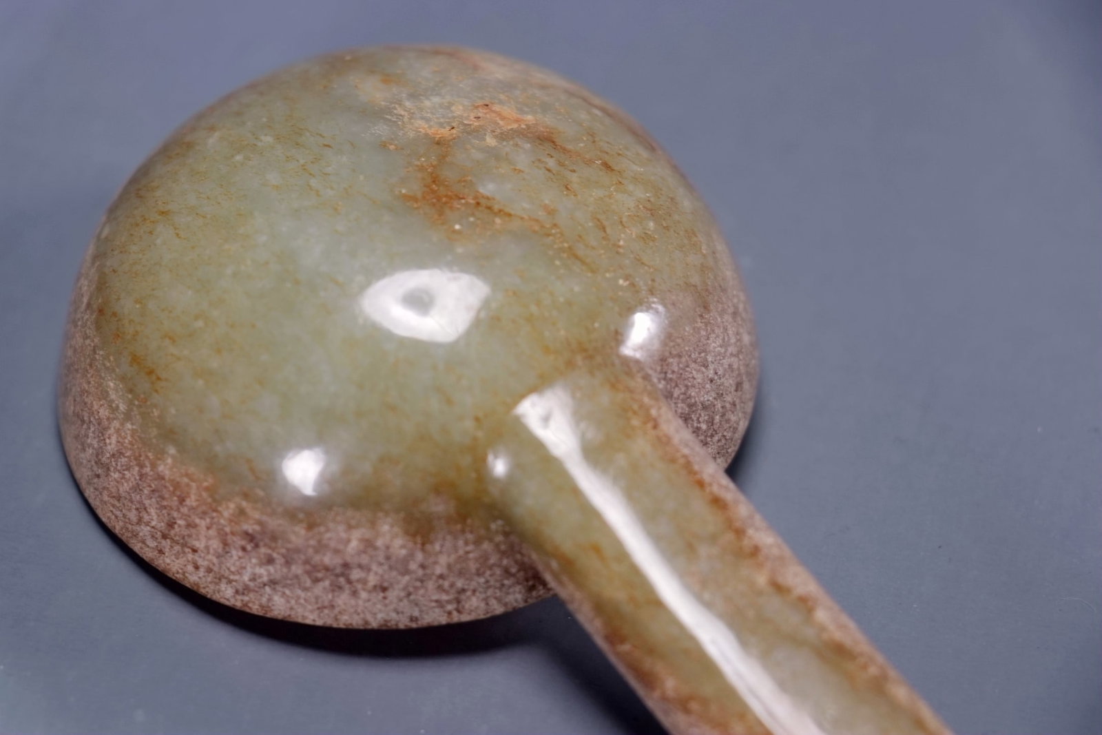A JADE 'BEAST AND DRAGON' SPOON - 8