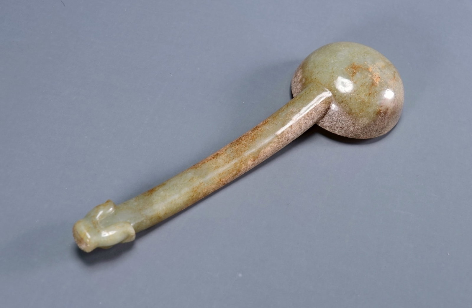 A JADE 'BEAST AND DRAGON' SPOON - 9