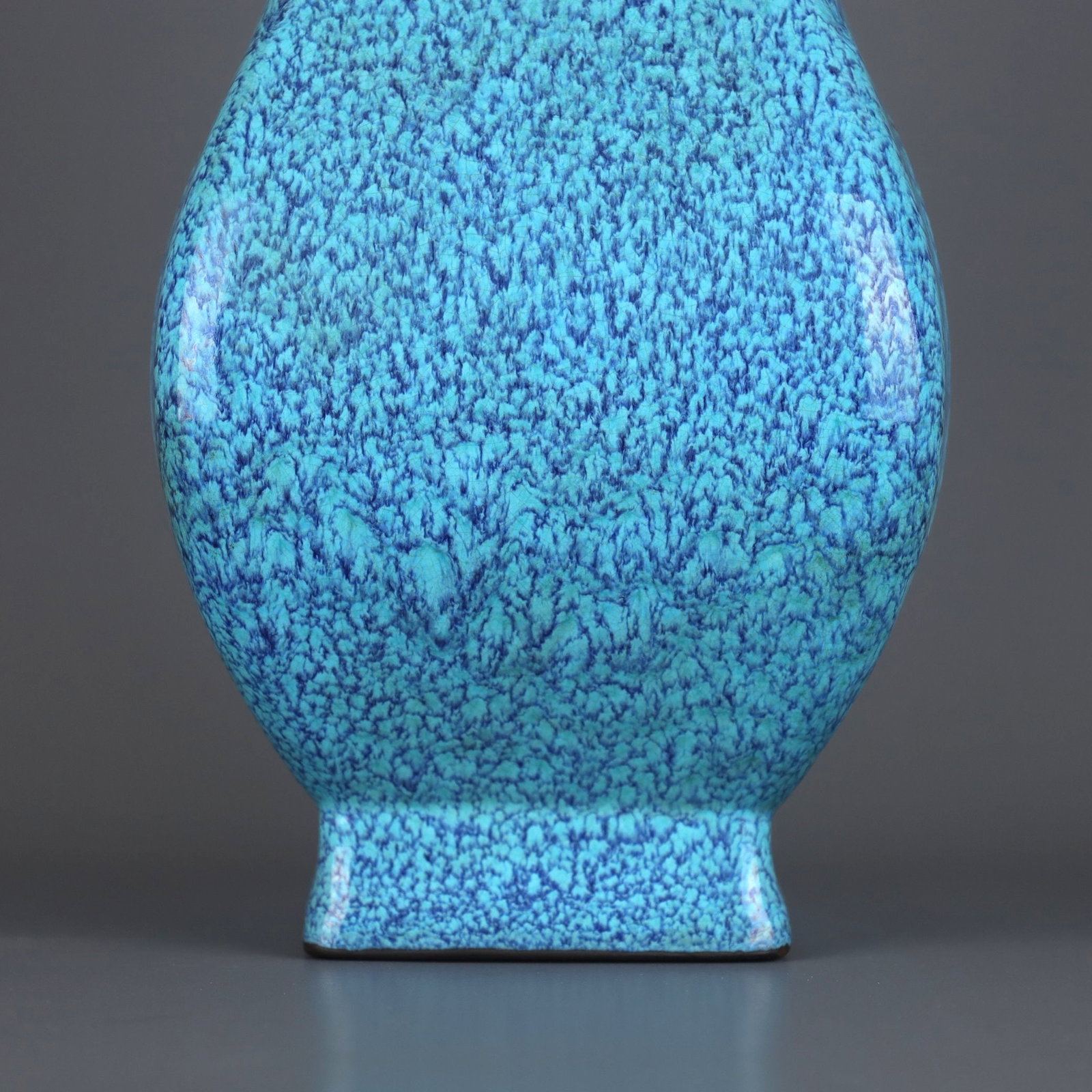 A LUJUN-GLAZED VASE WITH HANDLES - 8