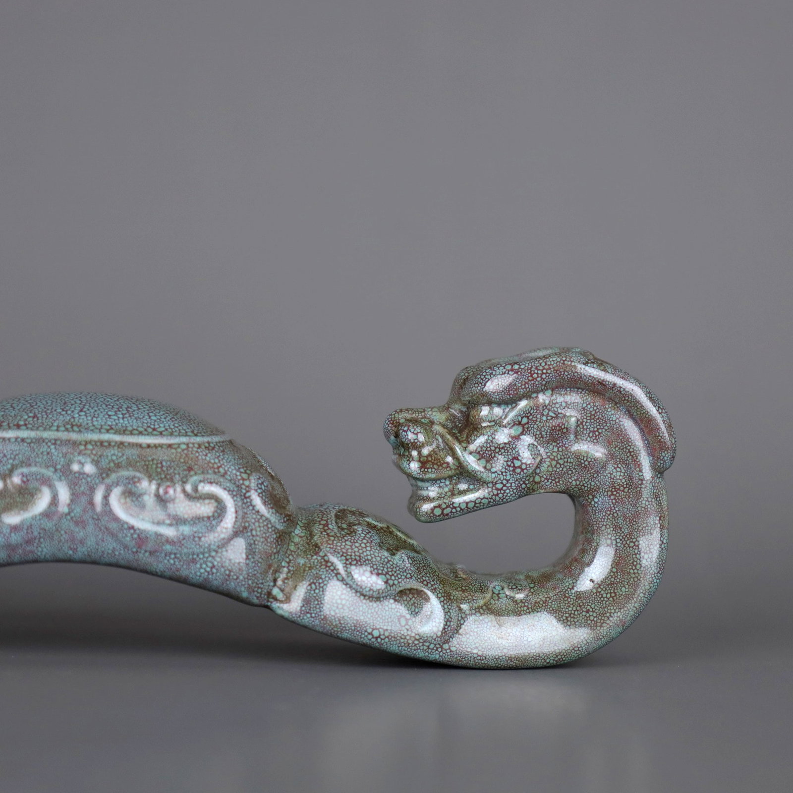 A ROBIN'S EGG-GLAZED 'DRAGON' BELT HOOK - 3