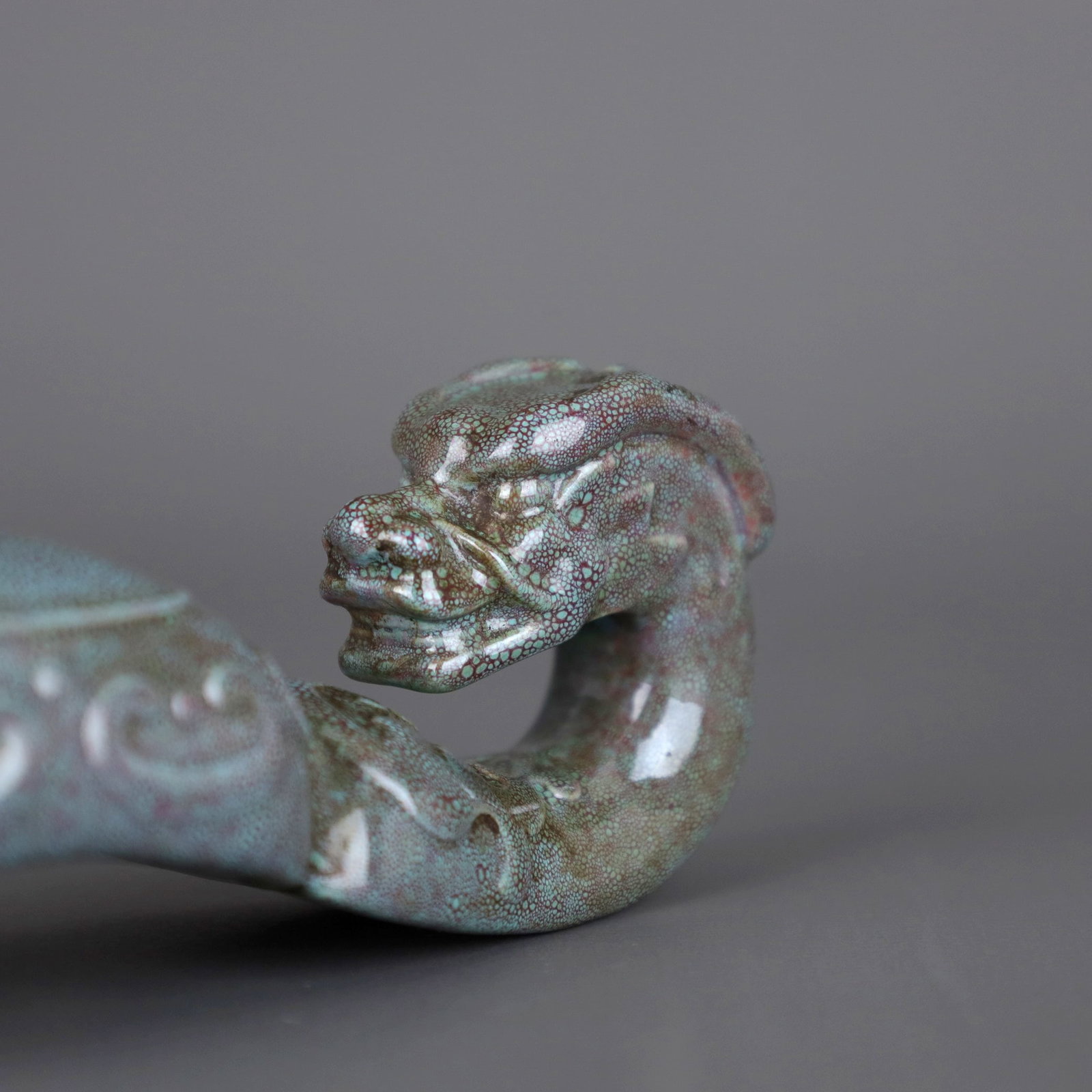 A ROBIN'S EGG-GLAZED 'DRAGON' BELT HOOK - 4