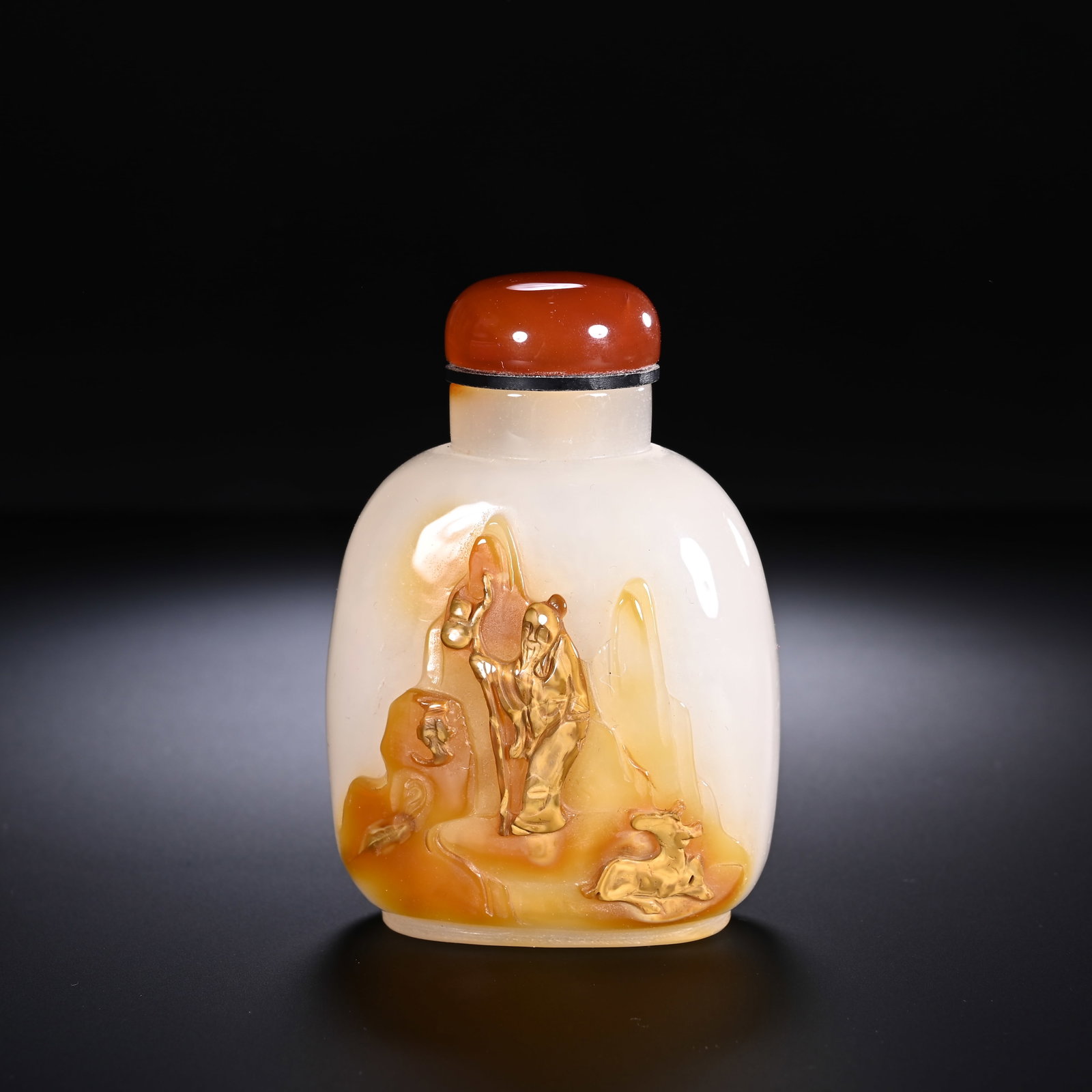 Agate Carved Character and Deer Pattern Snuff Bottle: Agate Carved Character and Deer Pattern Snuff Bottle (7.4 x 5.2cm)