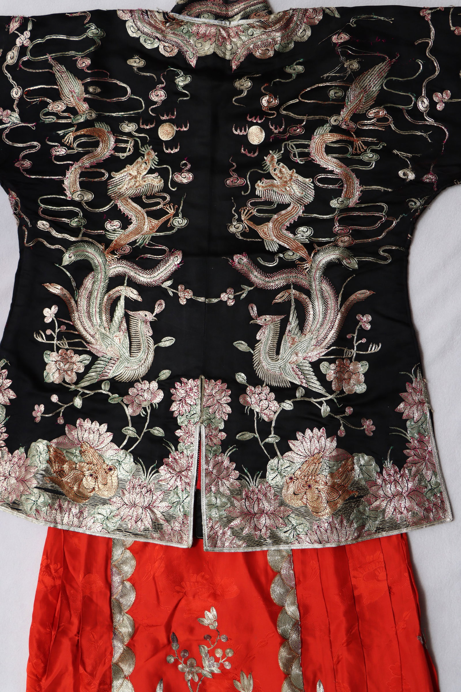 Silk Embroidery Dragon and Phoenix Pattern Clothes - 10