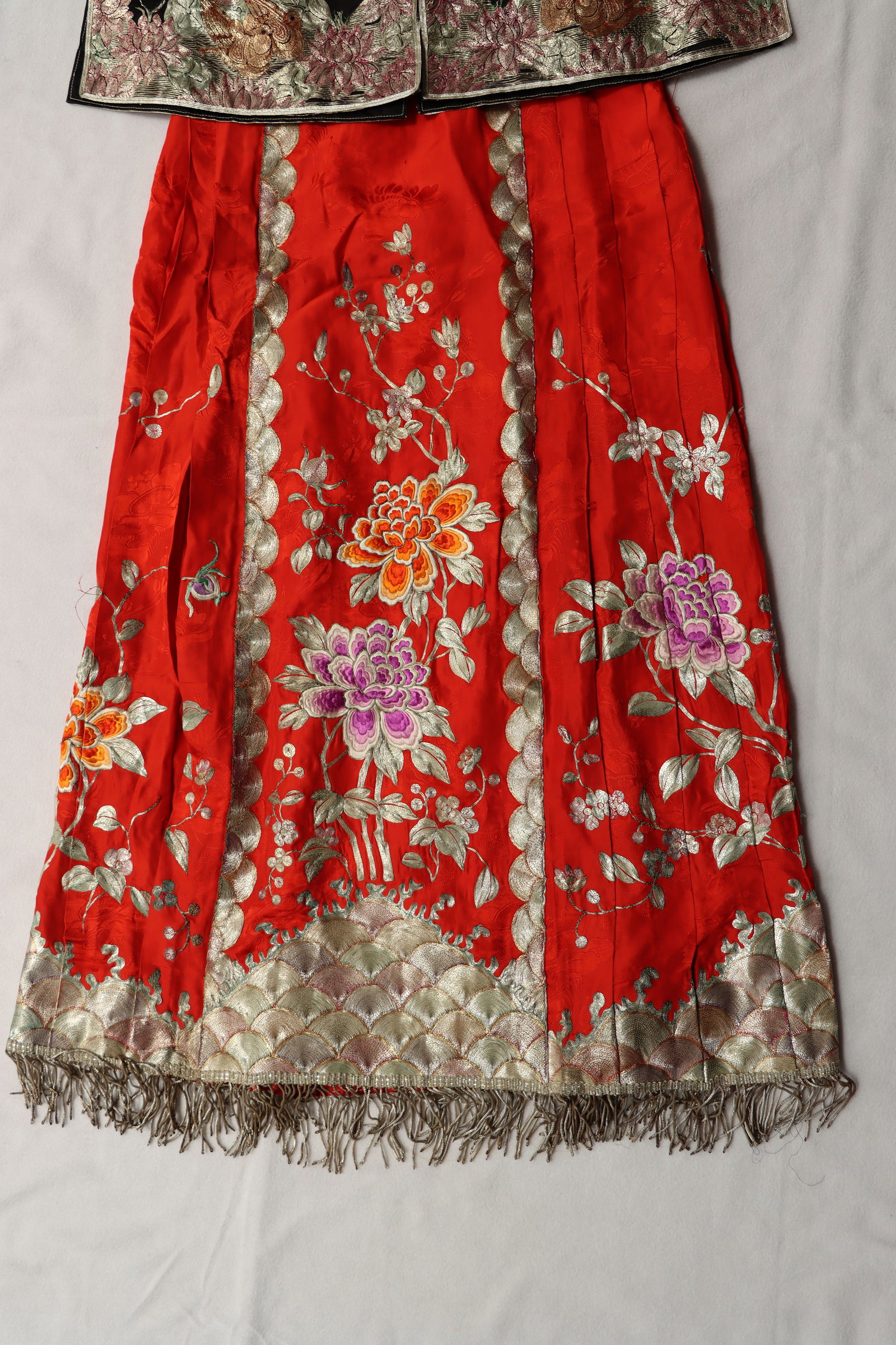 Silk Embroidery Dragon and Phoenix Pattern Clothes - 5