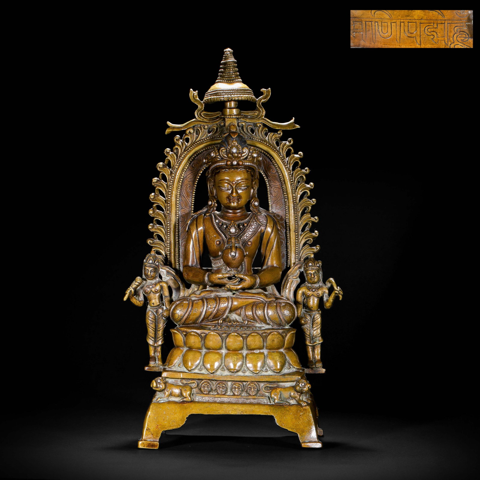 A Chinese Alloy Copper Seated Buddha Statue: A Chinese Alloy Copper Seated Buddha Statue (14 x 9 x 31cm,Weight 3250g)