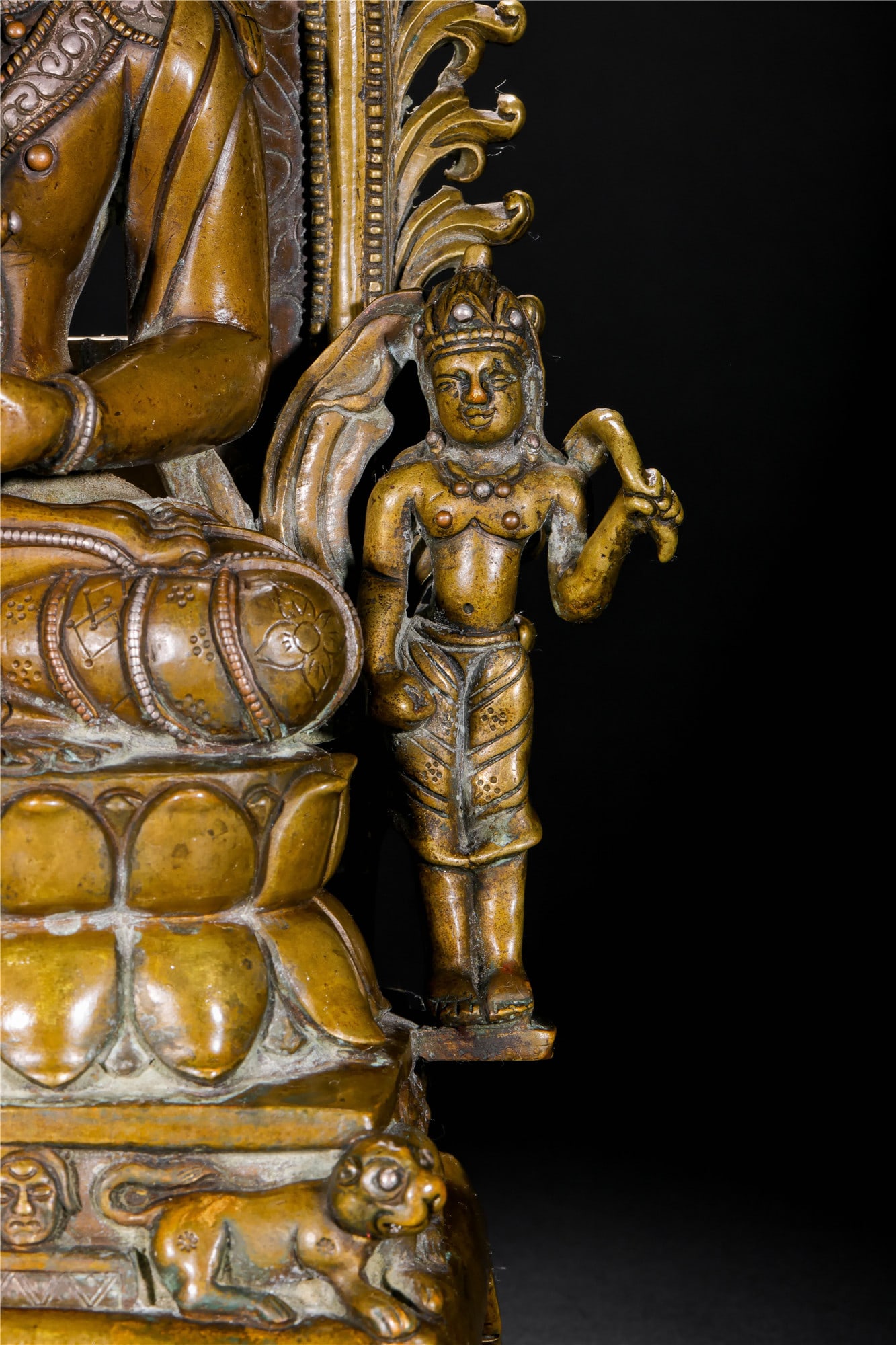 A Chinese Alloy Copper Seated Buddha Statue - 6