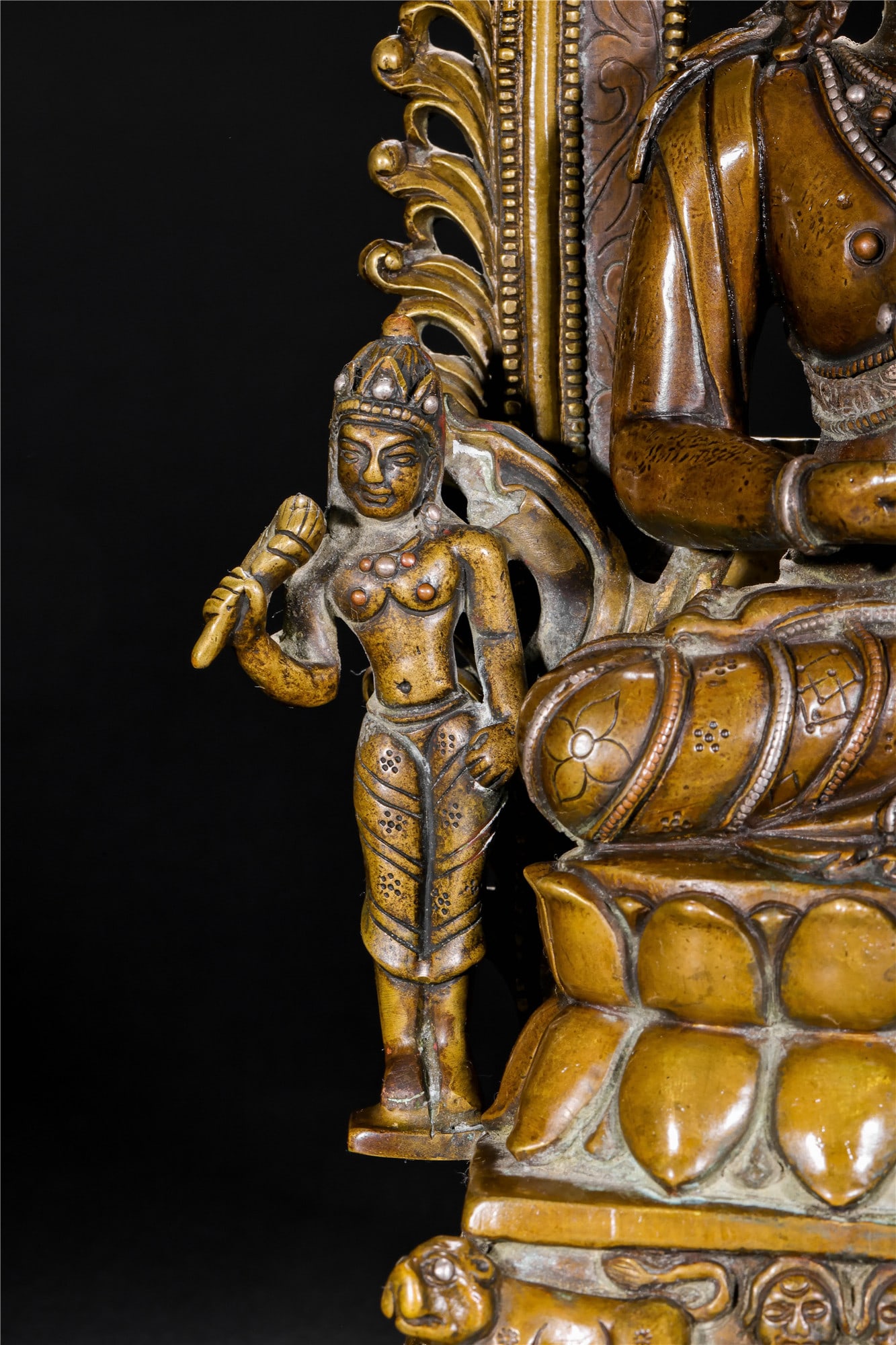 A Chinese Alloy Copper Seated Buddha Statue - 7