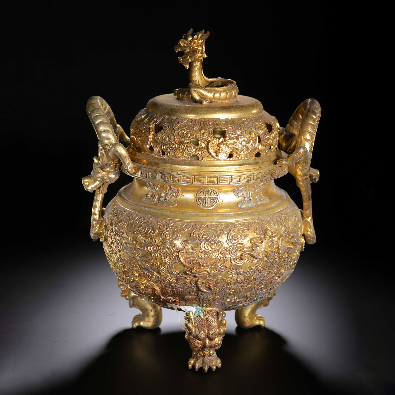 Chinese Gilt Bronze Dragon Censer: Chinese Gilt Bronze Dragon Censer (25 x 22 x 40cm,Weight 13970g)