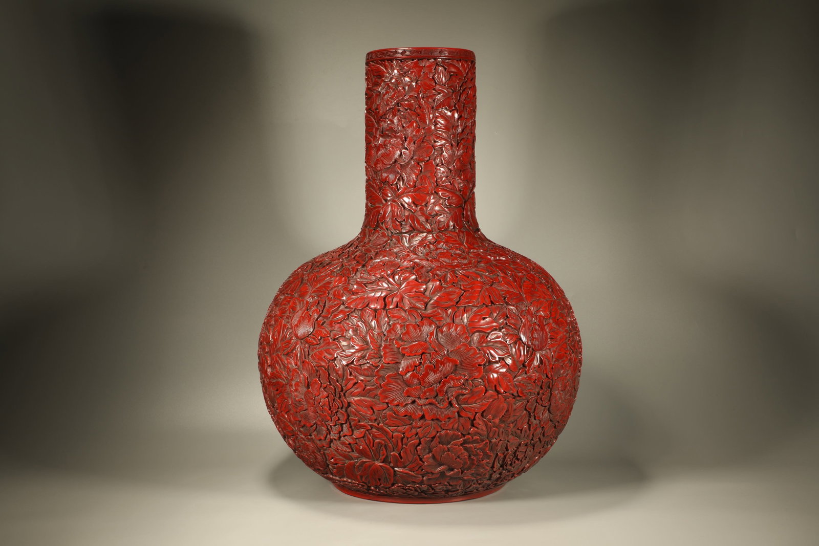 Lacquerware Red Carved Flower Pattern Tianqiu Vase - 2