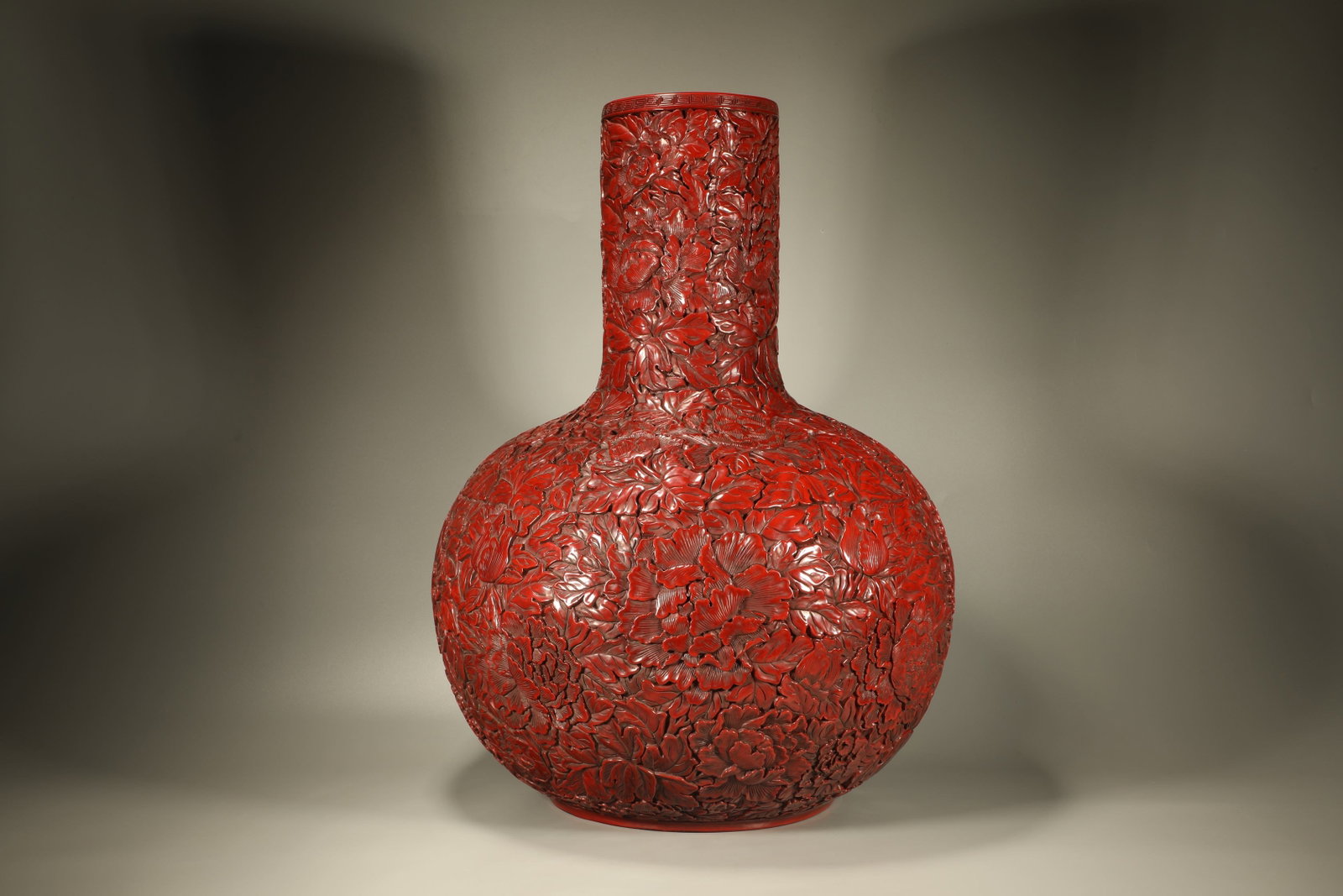 Lacquerware Red Carved Flower Pattern Tianqiu Vase - 3