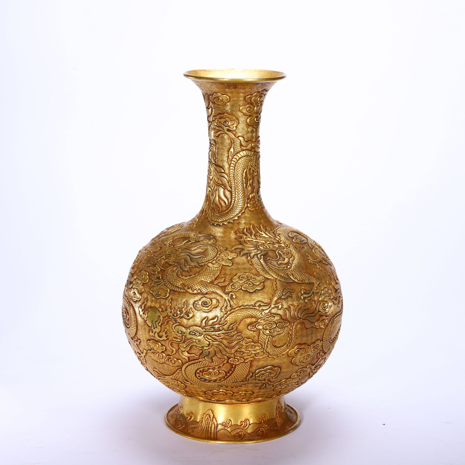 A CHINESE GILT-BRONZE DRAGON VASE: A CHINESE GILT-BRONZE DRAGON VASE (31cm,Weight 1830g)