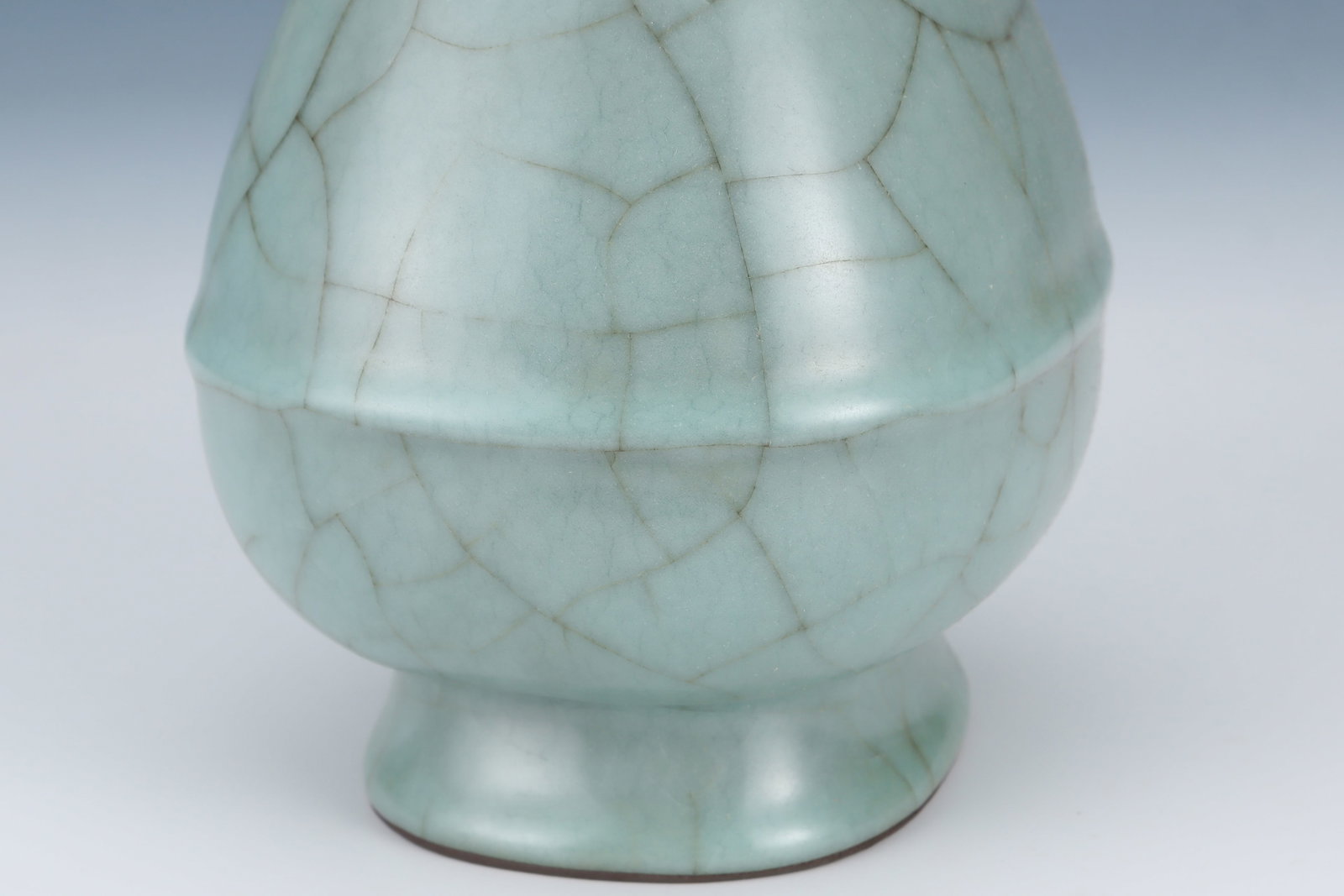 Guan Ware Porcelain Vase - 9