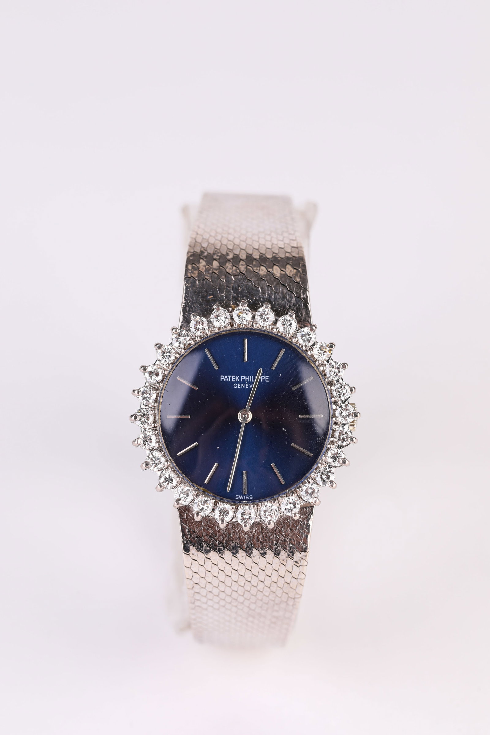 A PATEK PHILIPPE GOLD WRISTWATCH: A PATEK PHILIPPE GOLD WRISTWATCH Description: Dimensions: Width: 28 mm. All measurements are approximate.