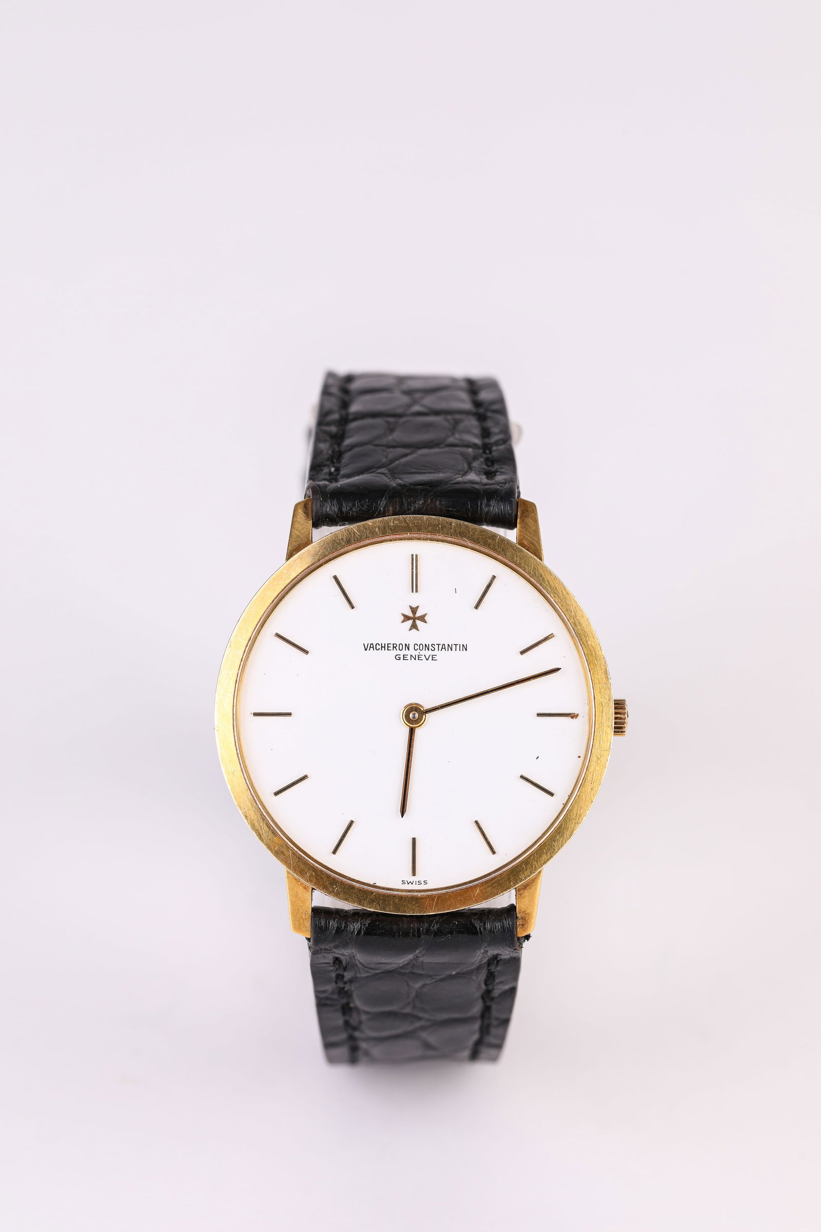 A VACHERON CONSTANTIN GOLD WRISTWATCH: A VACHERON CONSTANTIN GOLD WRISTWATCH Description: Dimensions: Width: 32 mm. All measurements are approximate.