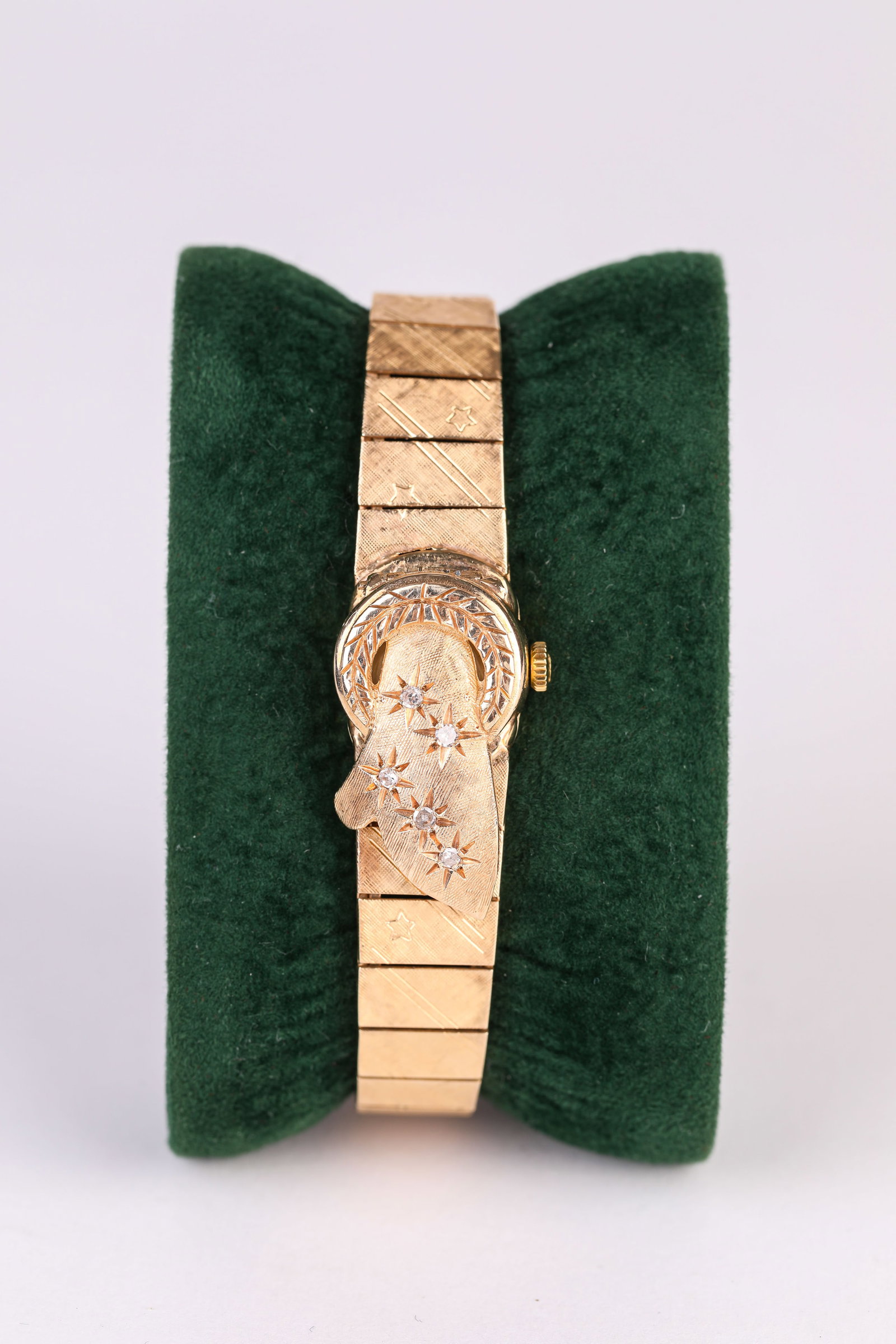 A JAEGER-LECOULTRE GOLD POCKET WATCH: A JAEGER-LECOULTRE GOLD POCKET WATCH Description: Dimensions: Width: 17 mm. All measurements are approximate.