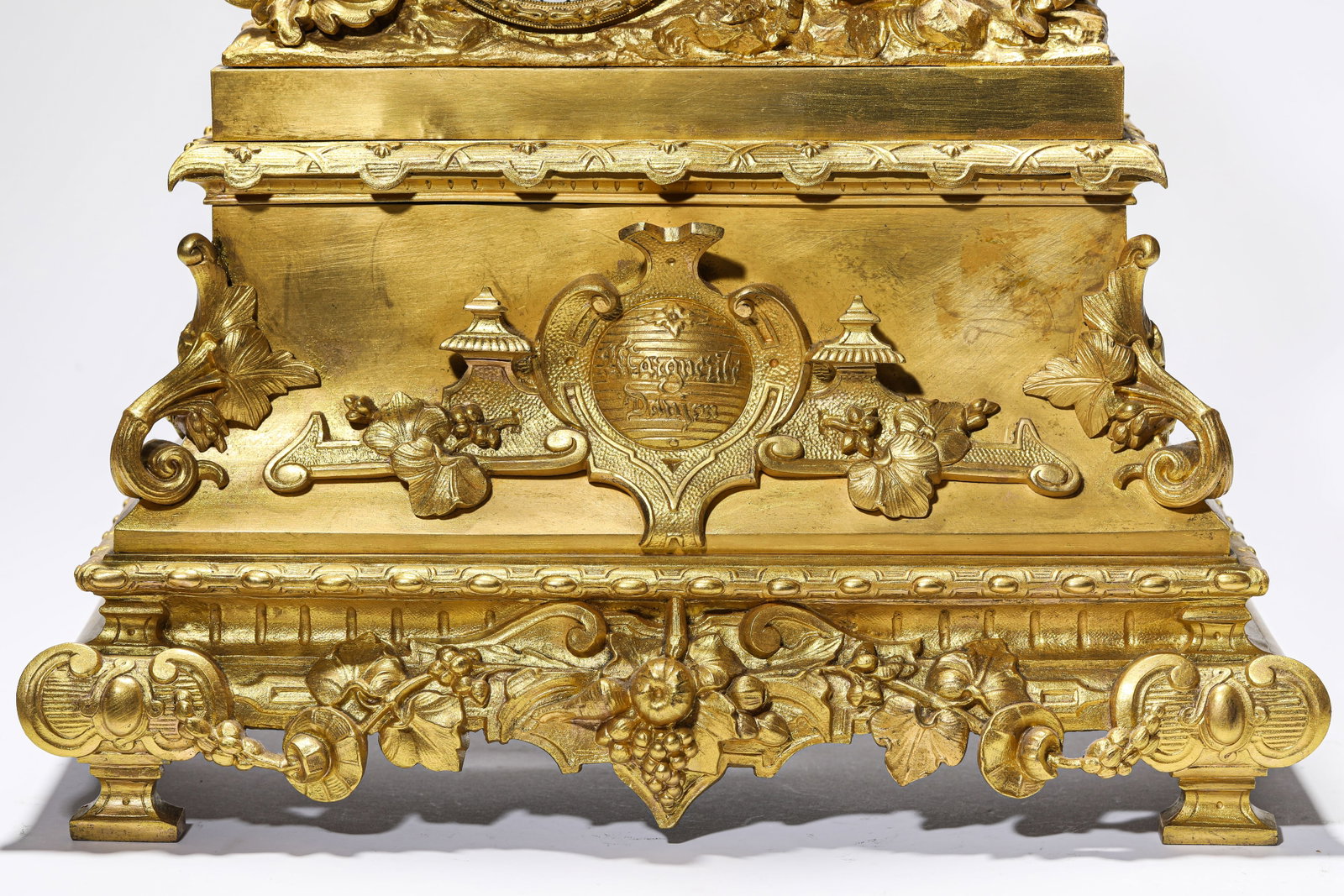 A FRENCH GILT-BRONZE CLOCK - 3