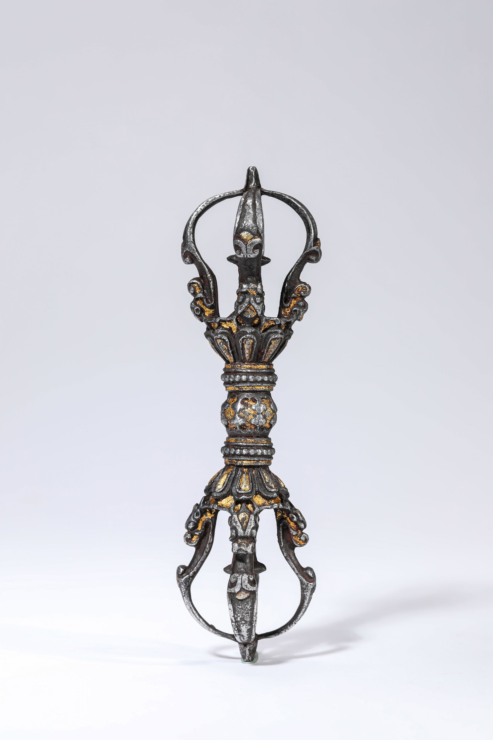 AN IRON AND GOLD CHAMPLEVe 'FIVE-PRONGED' VAJRA (1 of 6)