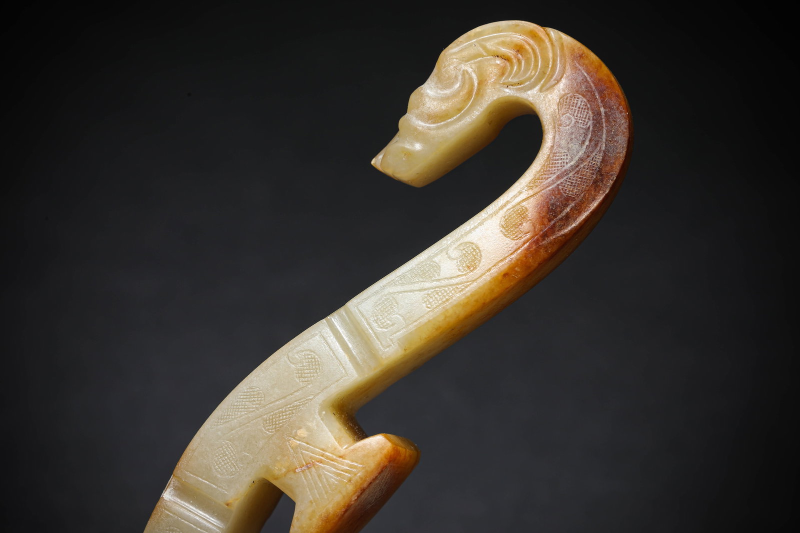A JADE 'CARVED DRAGON' BELT HOOK - 5