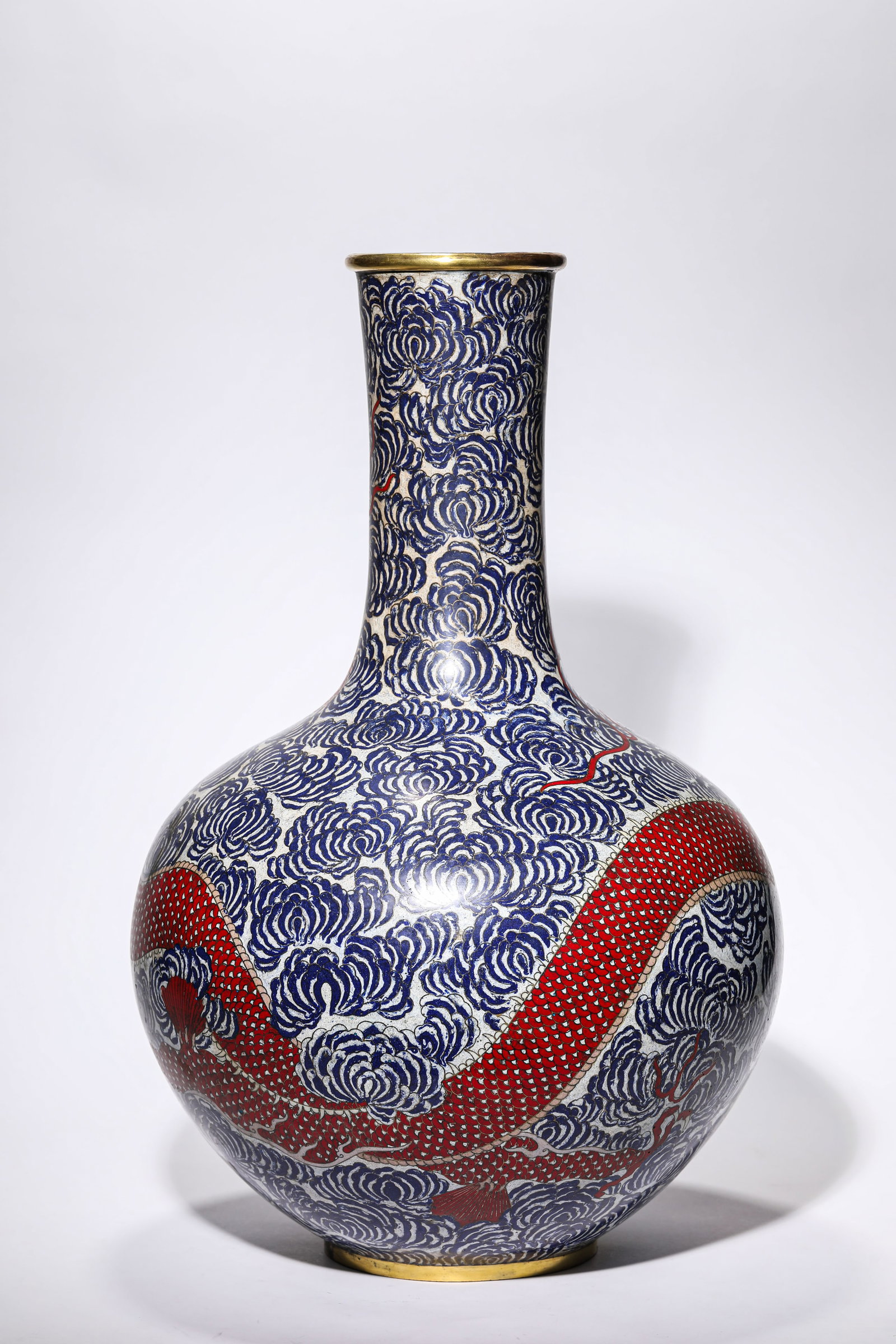 A CLOISONNE ENAMEL 'DRAGON' CELESTIAL GLOBE VASE - 4