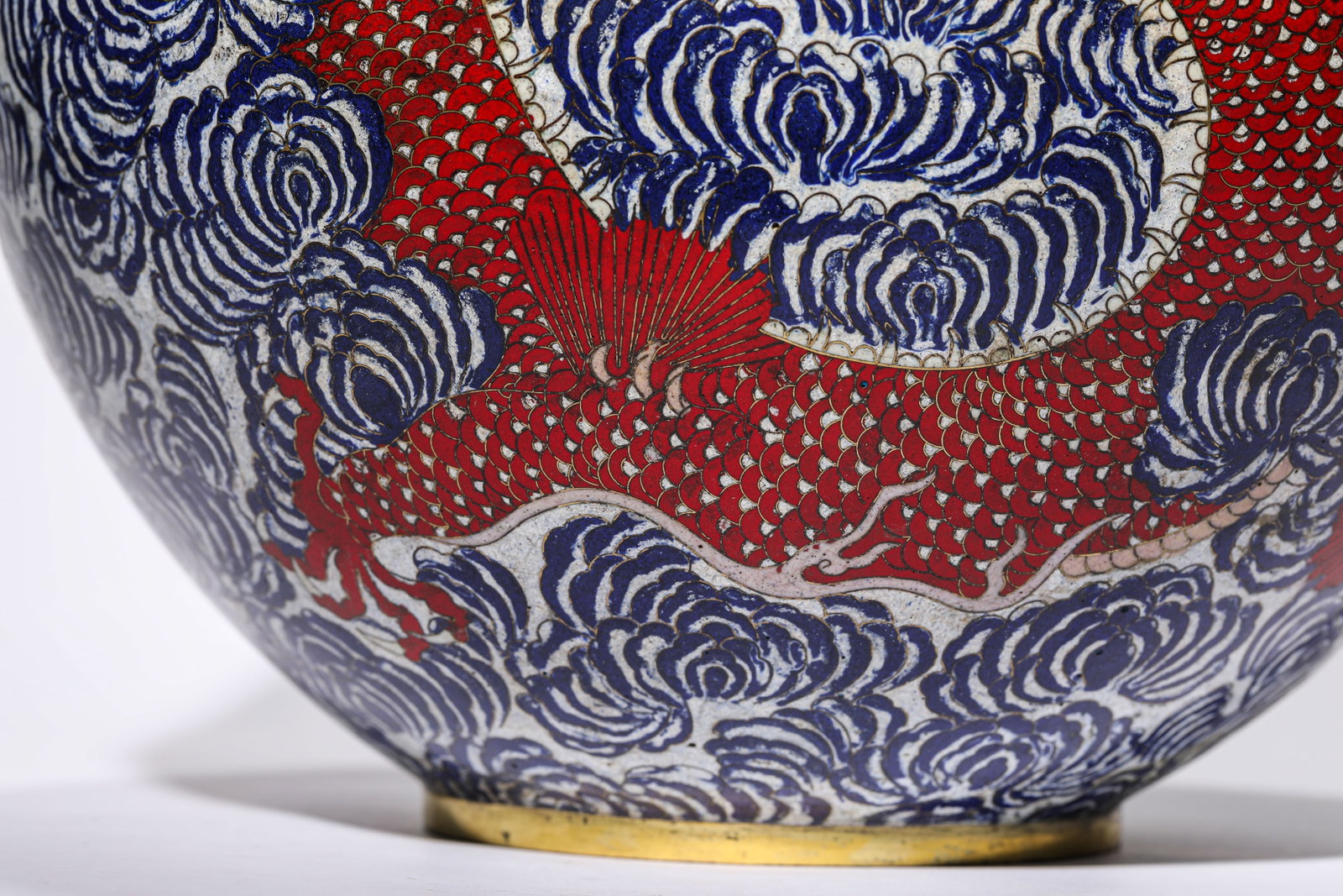 A CLOISONNE ENAMEL 'DRAGON' CELESTIAL GLOBE VASE - 6