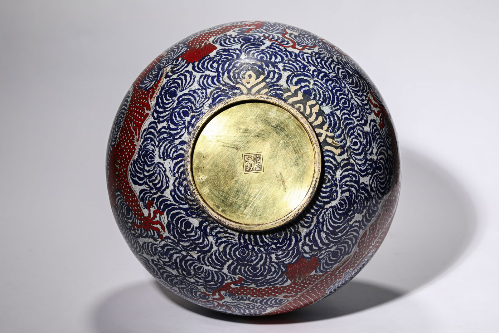 A CLOISONNE ENAMEL 'DRAGON' CELESTIAL GLOBE VASE - 8