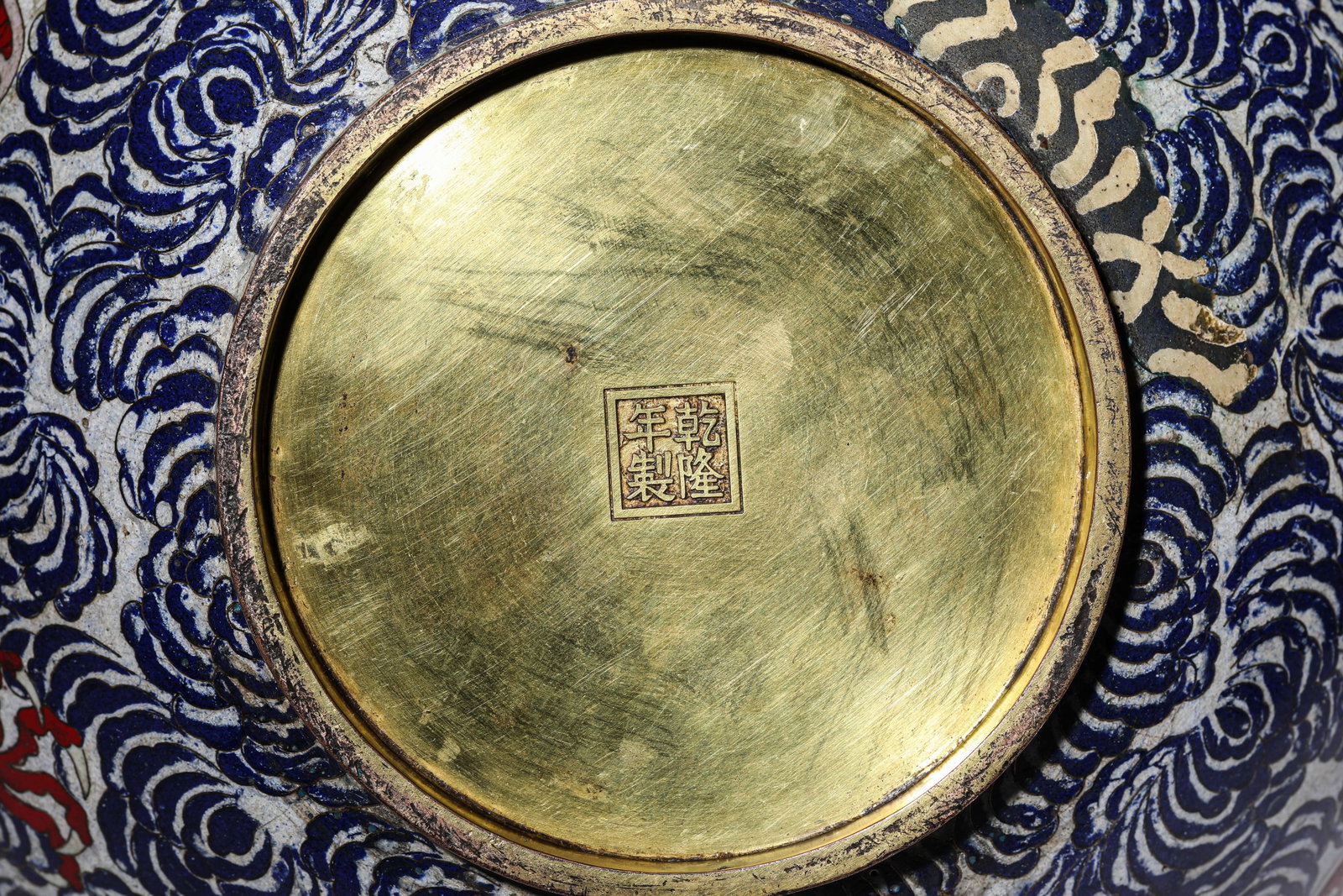 A CLOISONNE ENAMEL 'DRAGON' CELESTIAL GLOBE VASE - 9