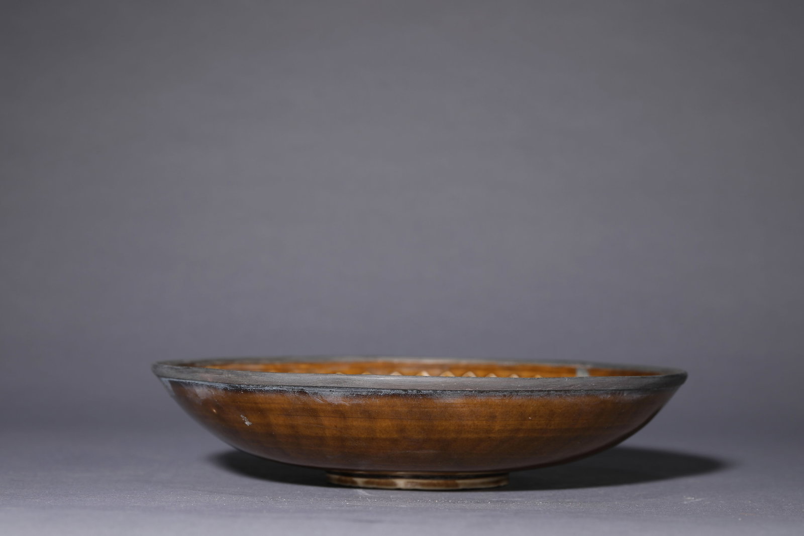 A DING-TYPE 'RIM-MOUNTED' BLACK-GLAZED DISH - 3