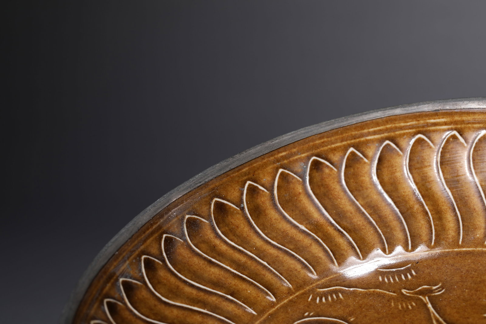 A DING-TYPE 'RIM-MOUNTED' BLACK-GLAZED DISH - 4
