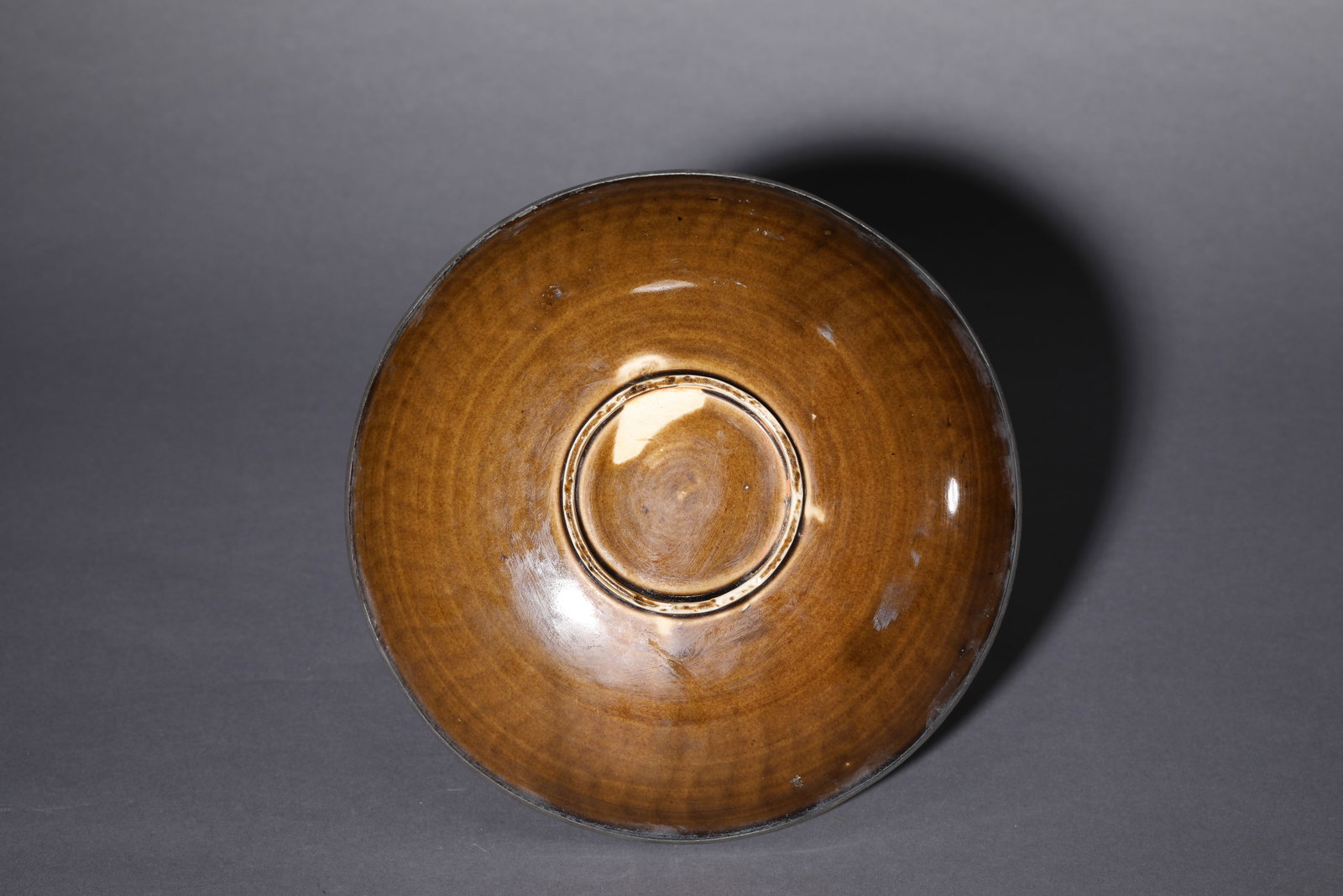 A DING-TYPE 'RIM-MOUNTED' BLACK-GLAZED DISH - 5