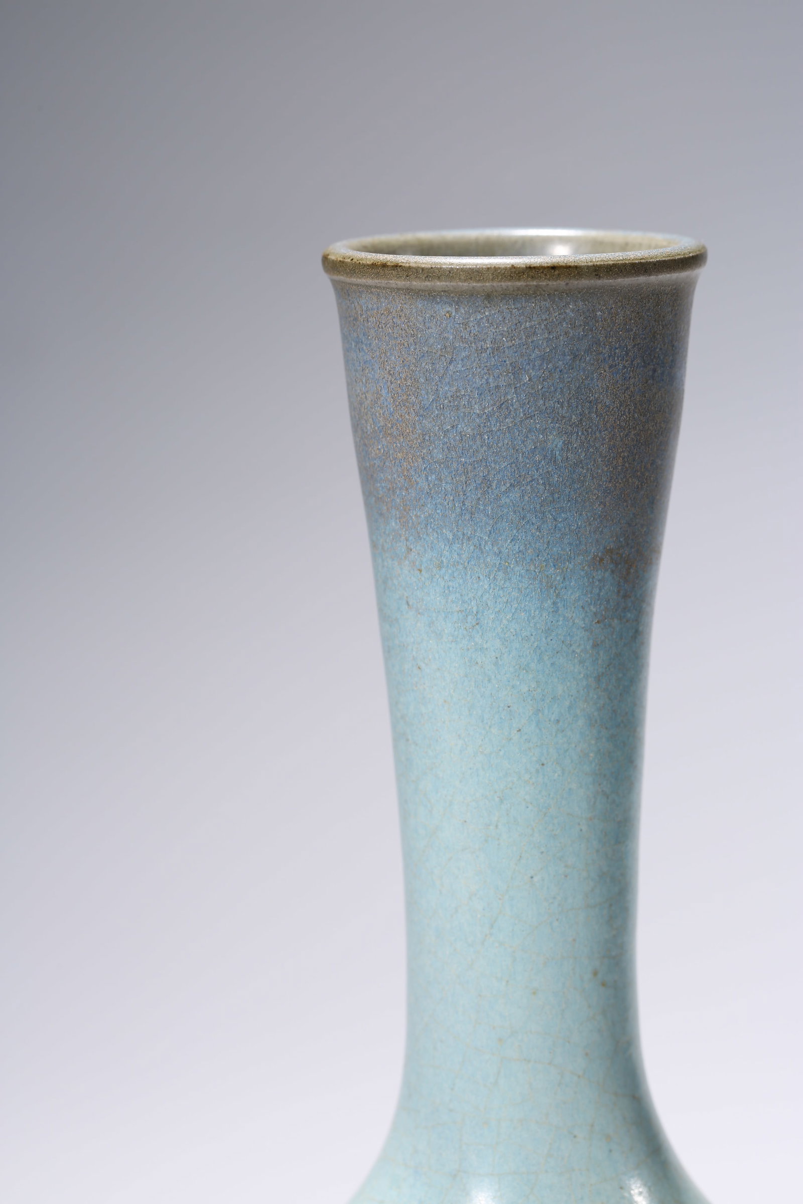 A JUN-TYPE 'PURPLE-SPLASHED' LONG-NECK VASE - 4