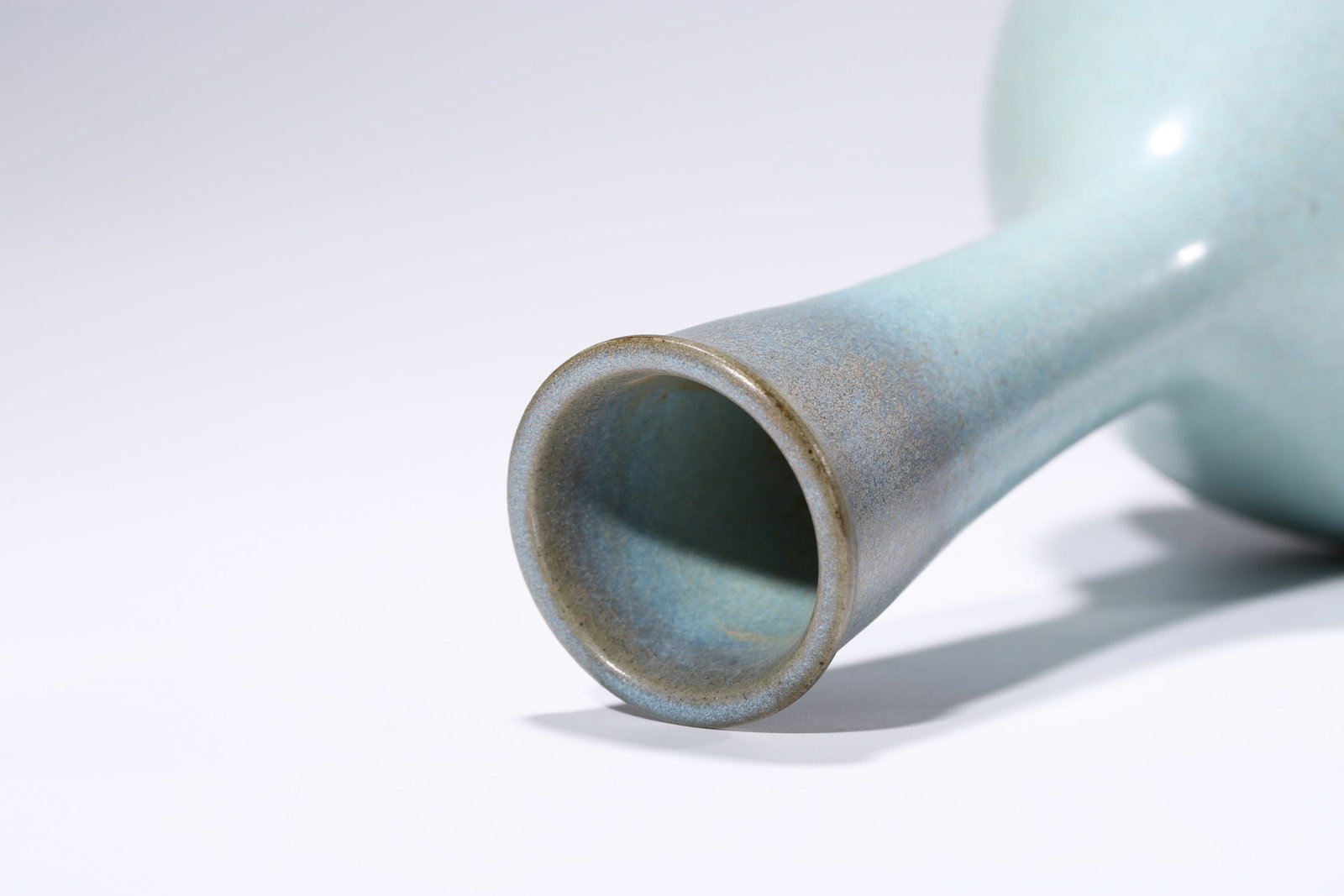 A JUN-TYPE 'PURPLE-SPLASHED' LONG-NECK VASE - 6
