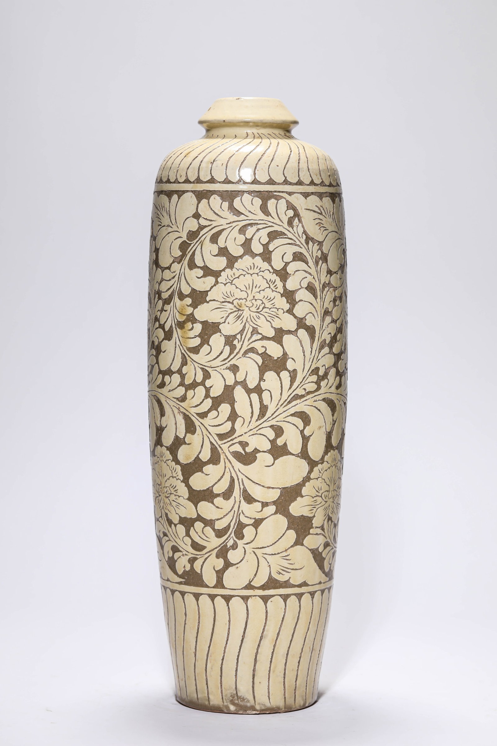 A CIZHOU-TYPE MEIPING: A CIZHOU-TYPE MEIPING Description: Dimensions: Width: 14 cm x Height: 44.7 cm. All measurements are approximate.