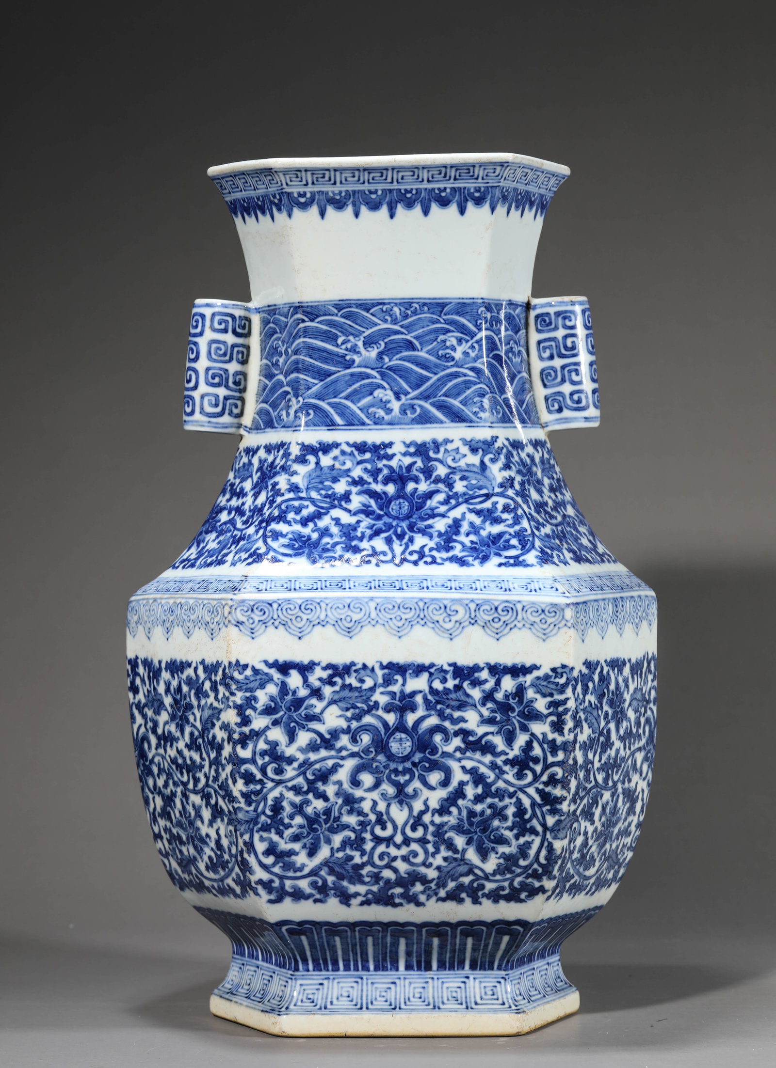A BLUE AND WHITE 'INTERLOCKING LOTUS' TUBE-HANDLED ZUN: A BLUE AND WHITE 'INTERLOCKING LOTUS' TUBE-HANDLED ZUN Description: Dimensions: Length: 27.5 cm x Width: 22.7 cm x Height: 45 cm. All measurements are approximate.