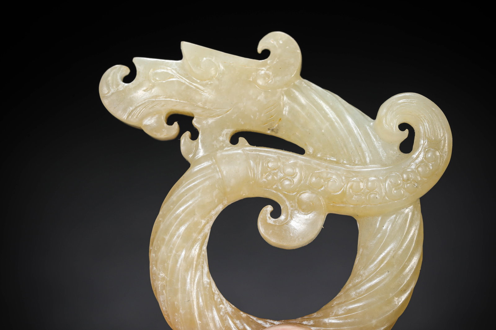 A JADE 'DRAGON' PENDANT - 3