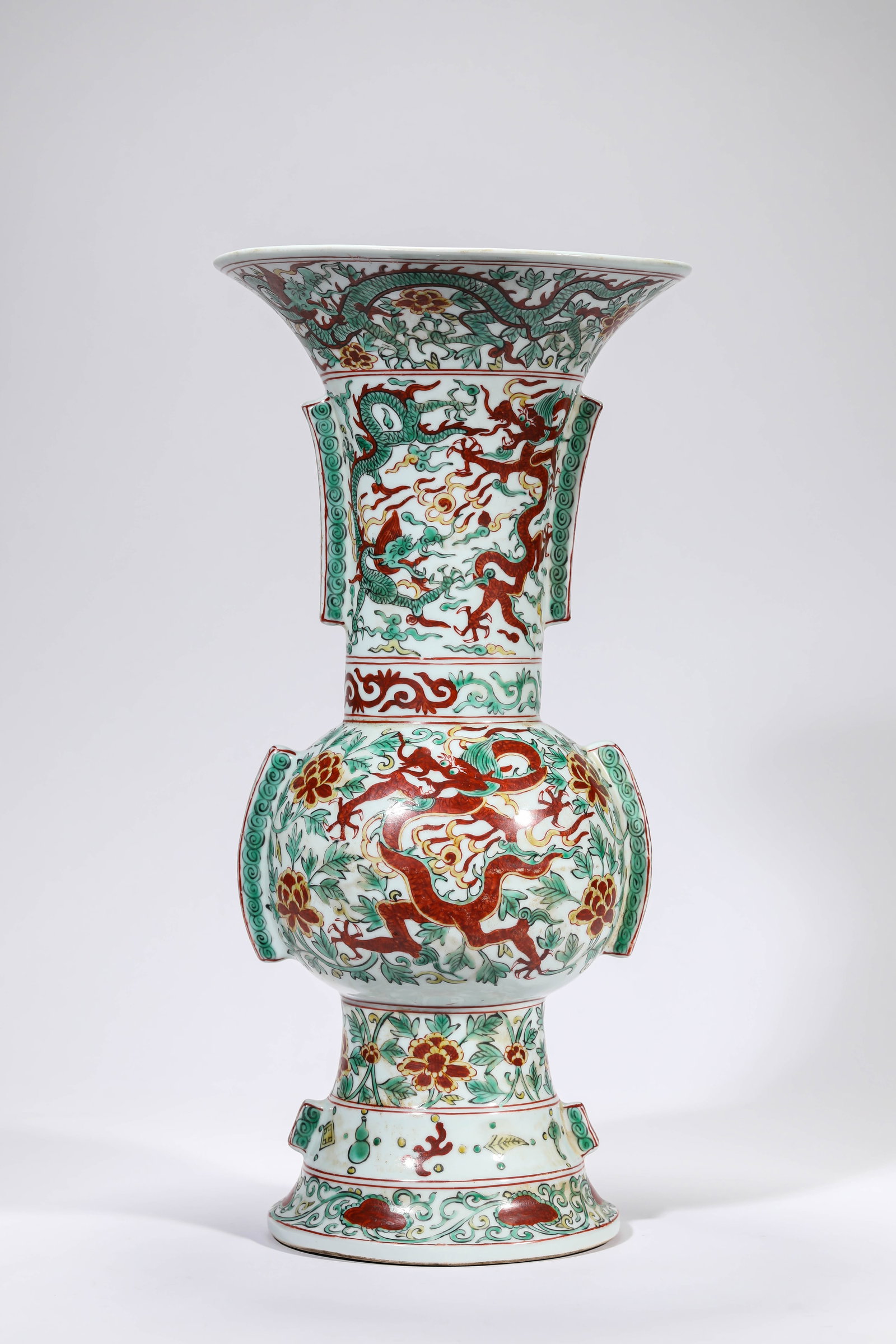 A WUCAI 'DRAGON' 'GU' BEAKER - 3