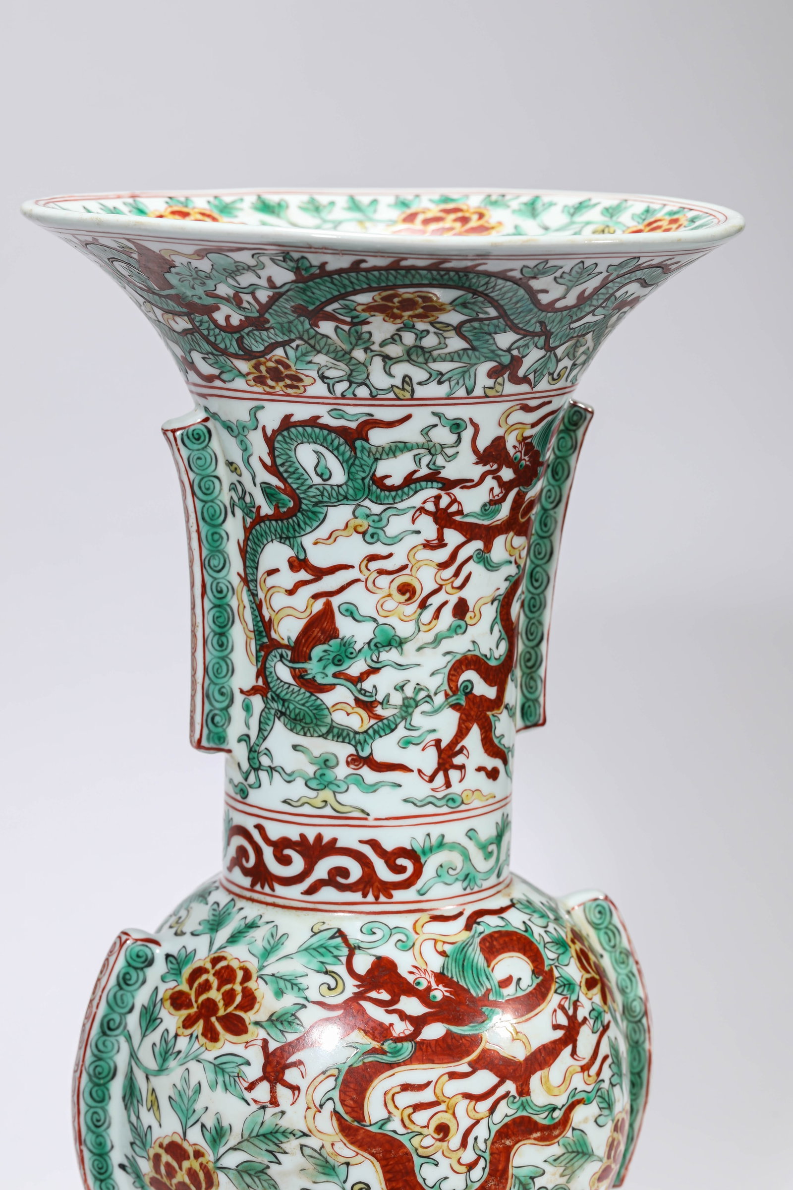 A WUCAI 'DRAGON' 'GU' BEAKER - 4