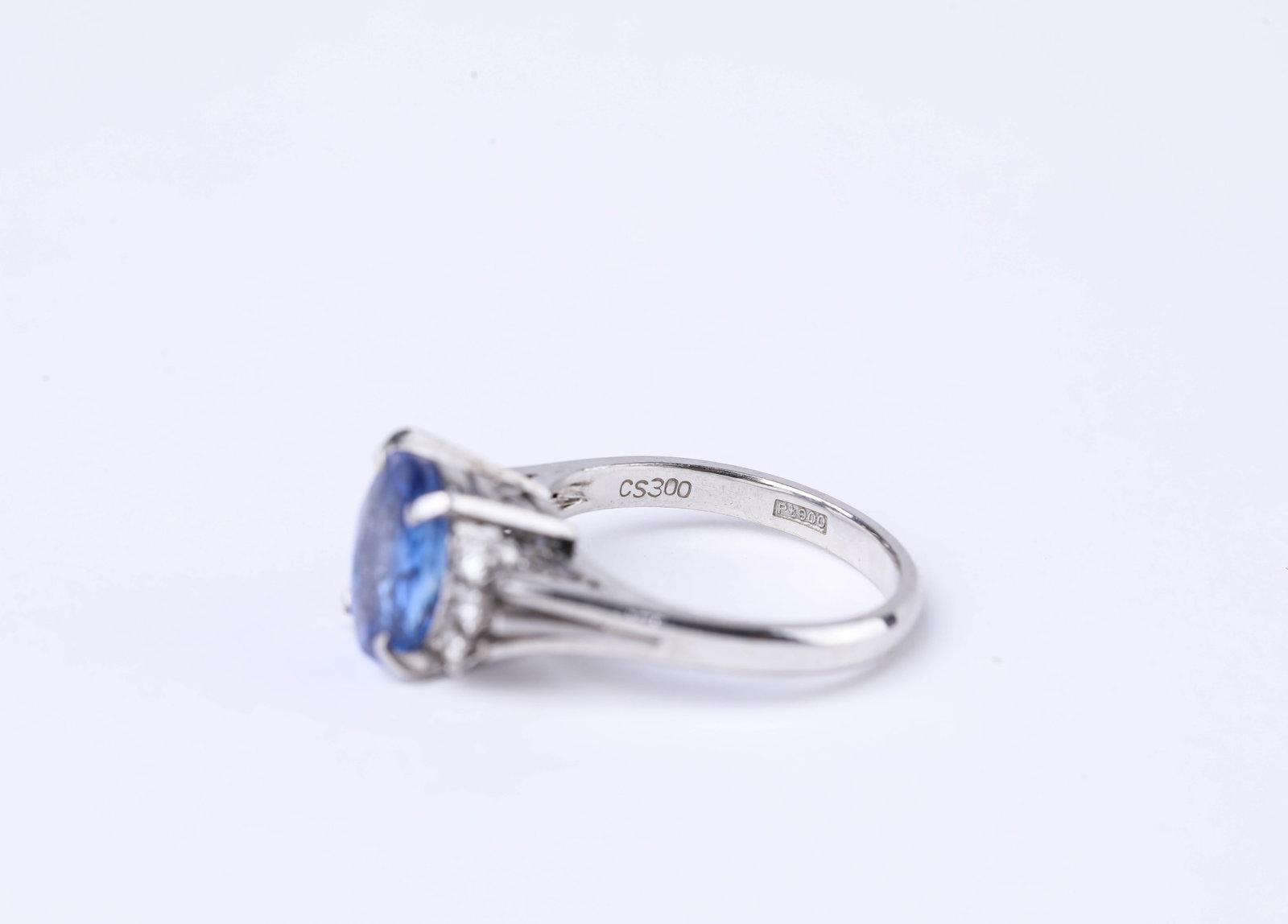 A PLATINUM, SAPPHIRE AND DIAMOND RING - 5