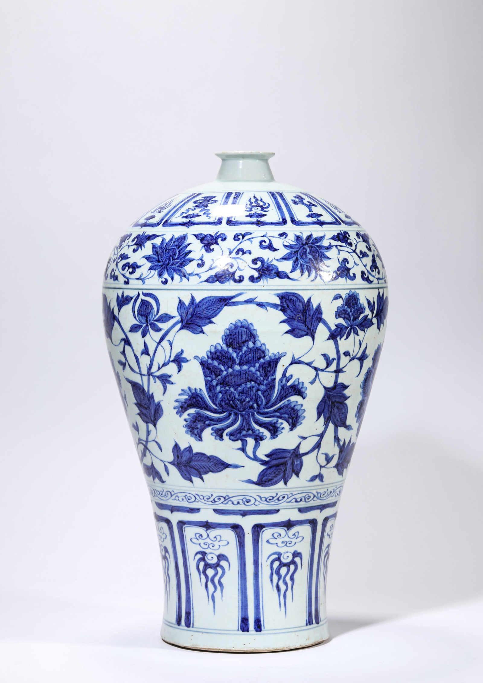 A BLUE AND WHITE 'INTERLOCKING FLORALS' MEIPING - 2