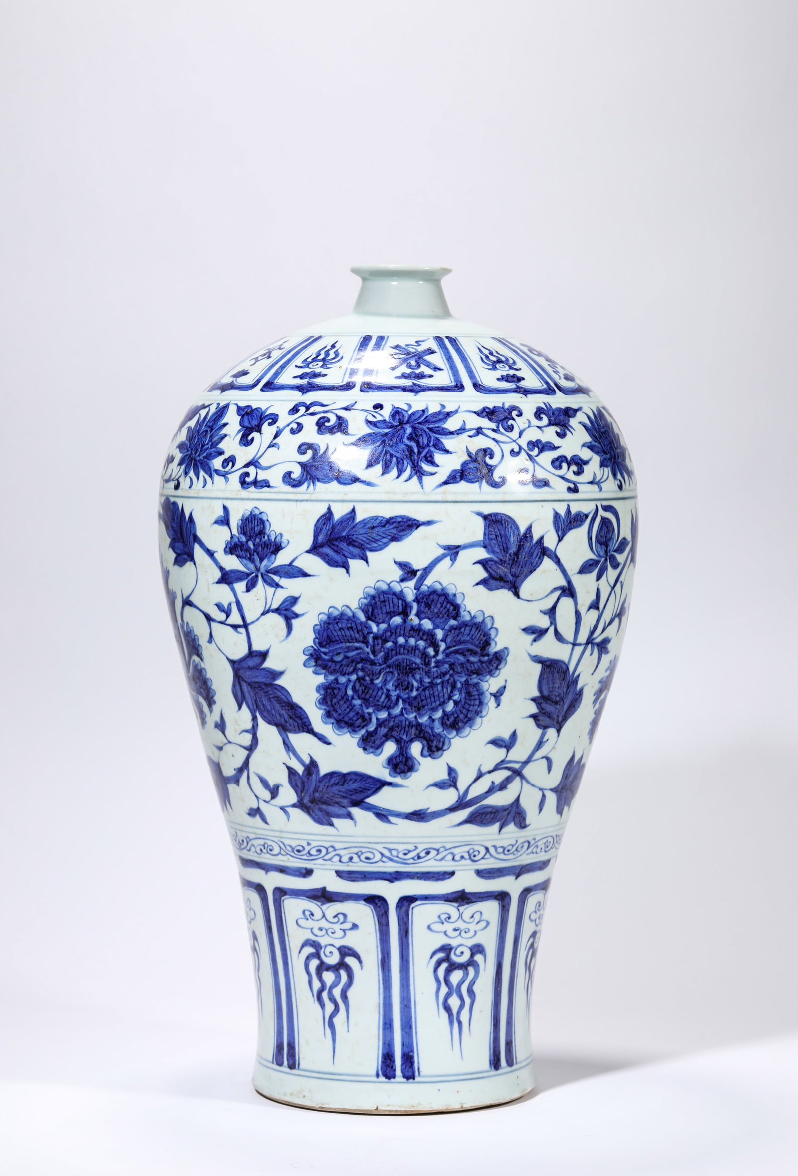 A BLUE AND WHITE 'INTERLOCKING FLORALS' MEIPING - 3