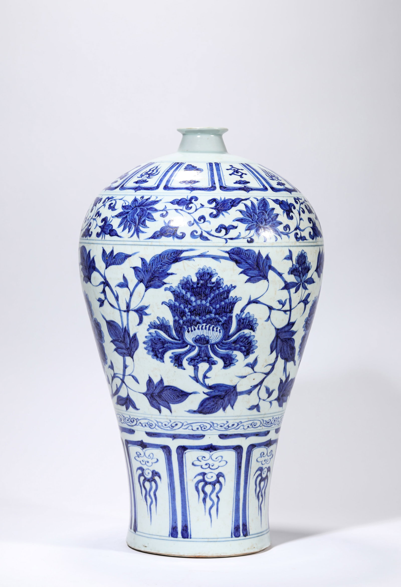 A BLUE AND WHITE 'INTERLOCKING FLORALS' MEIPING - 4