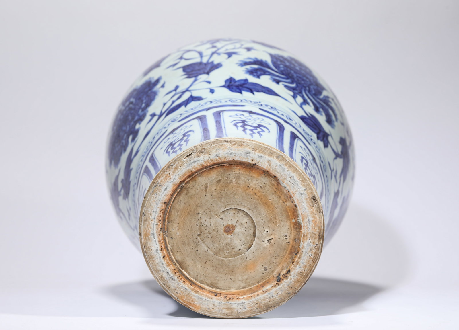 A BLUE AND WHITE 'INTERLOCKING FLORALS' MEIPING - 6